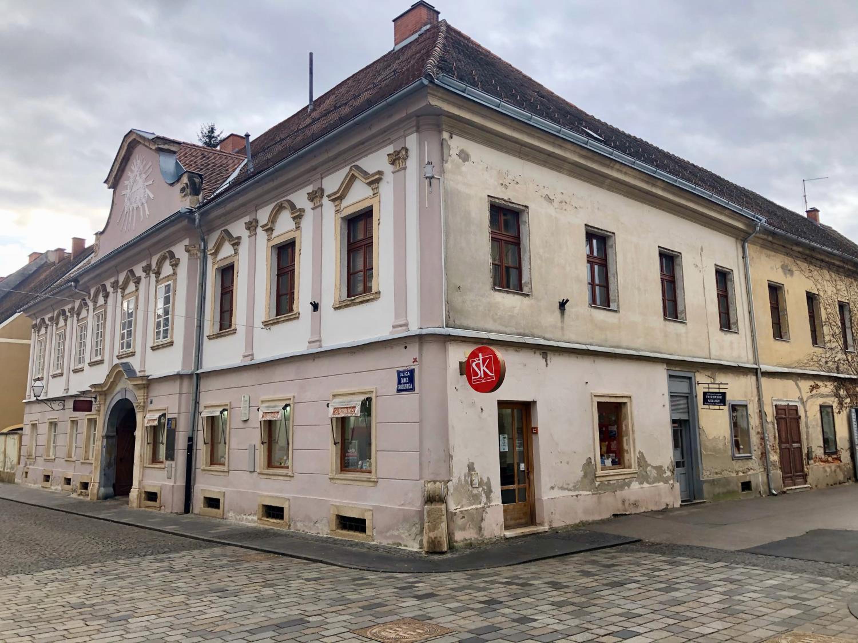 Little Vienna Silver Apartment