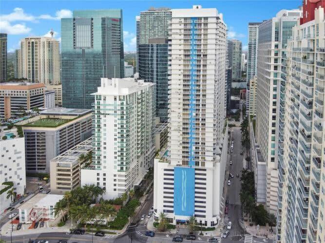 Modern 1BR Condo in Upscale Brickell Locale