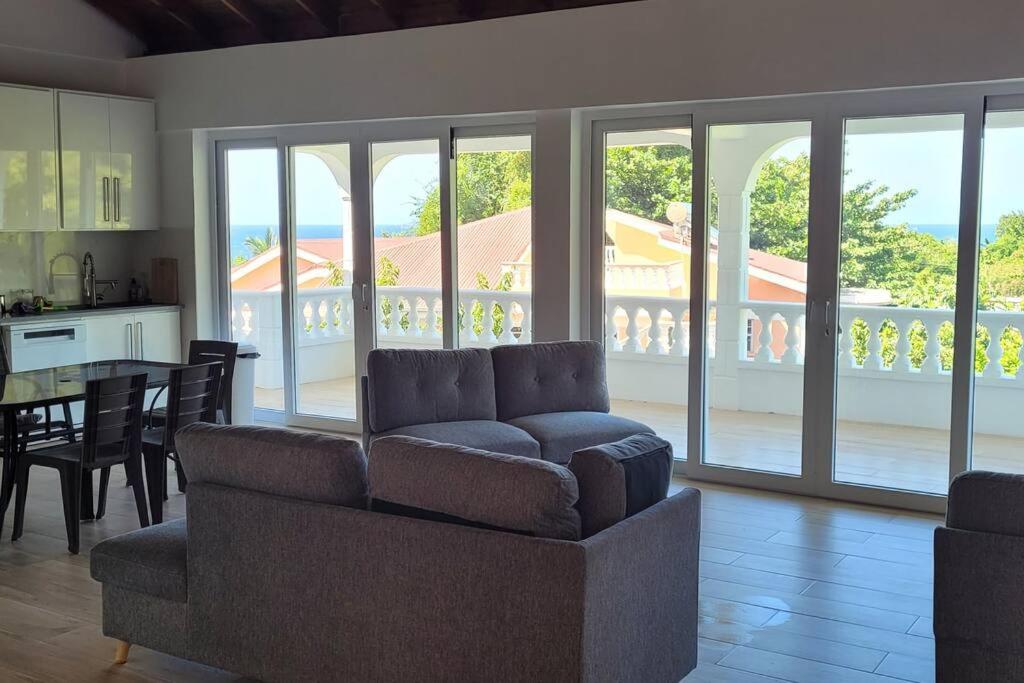 3 master bedrooms All-in-one view 2