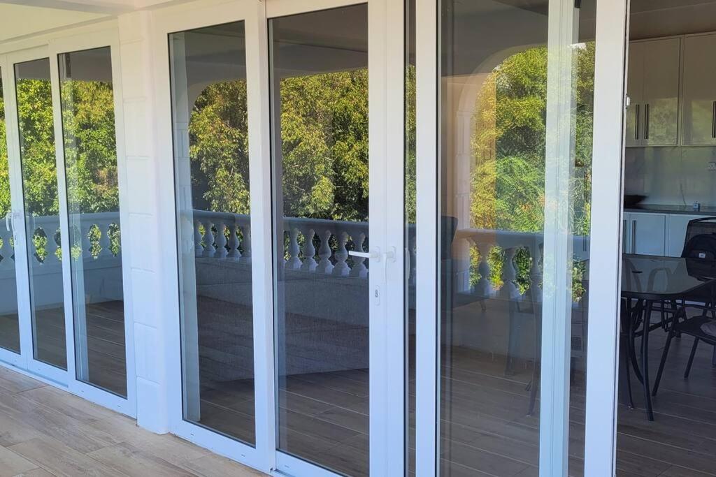 3 master bedrooms All-in-one view 3