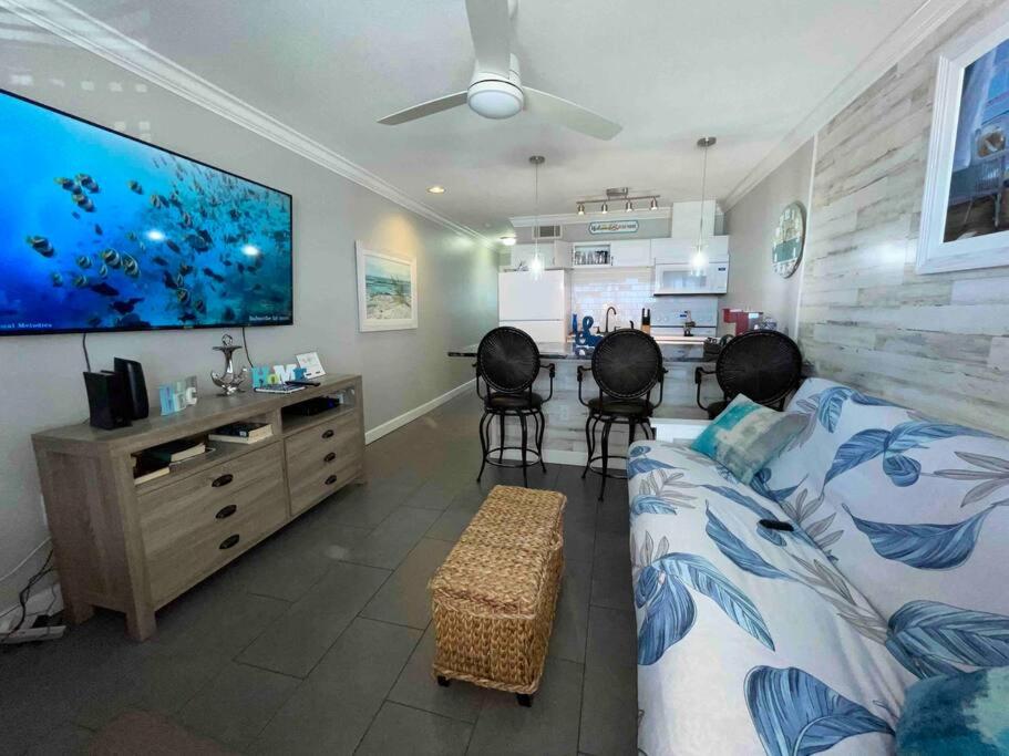 Harbor House Condo at The Beach 1B/1B (Gulf Blvd) view 2