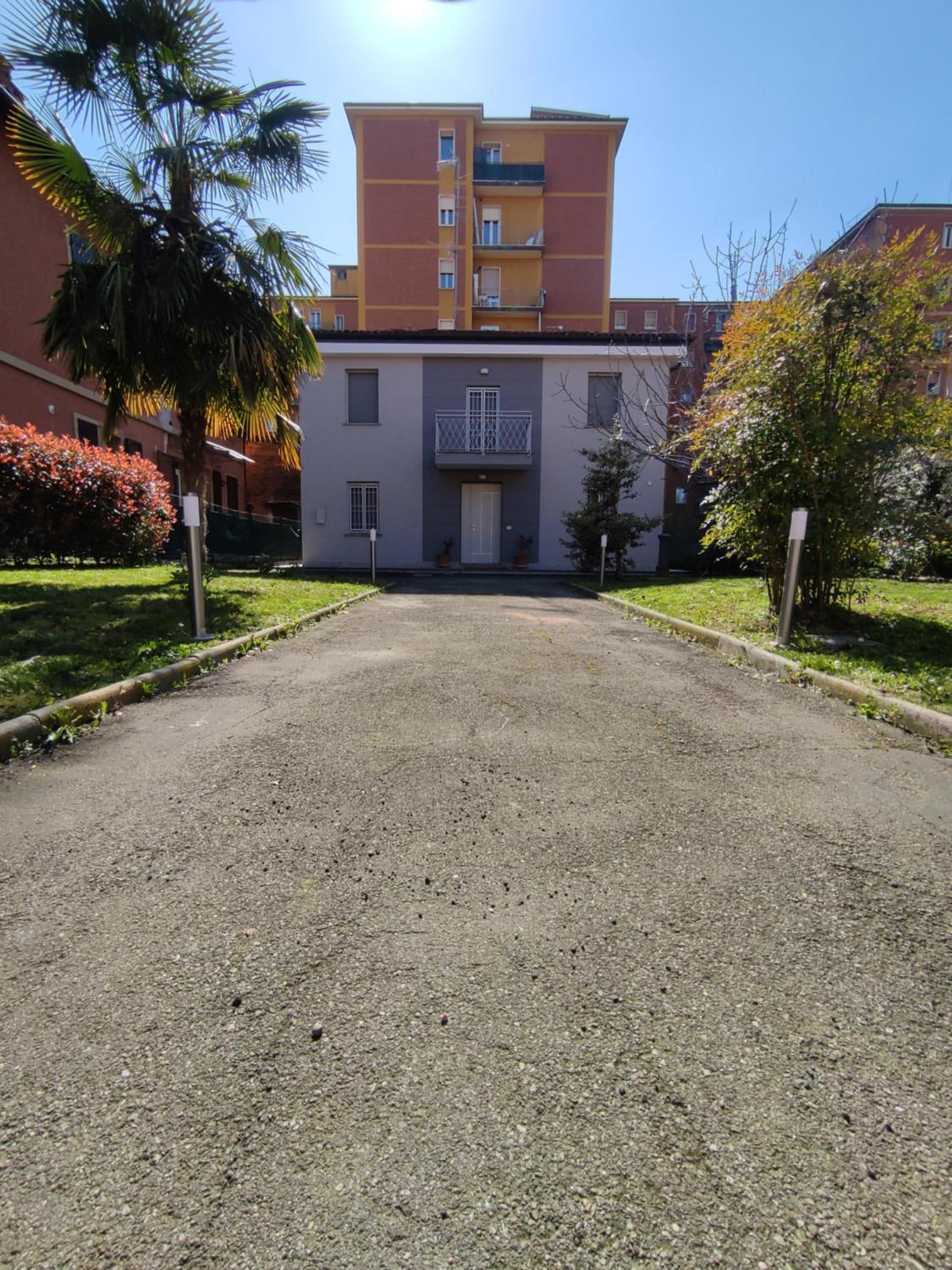 Grigio Perla Panigale, villetta esclusiva con giardino, 3 camere, parcheggio privato fino 3 posti auto - Un oasi di tranquillità - Vicina all'Aeroporto, Un view 3