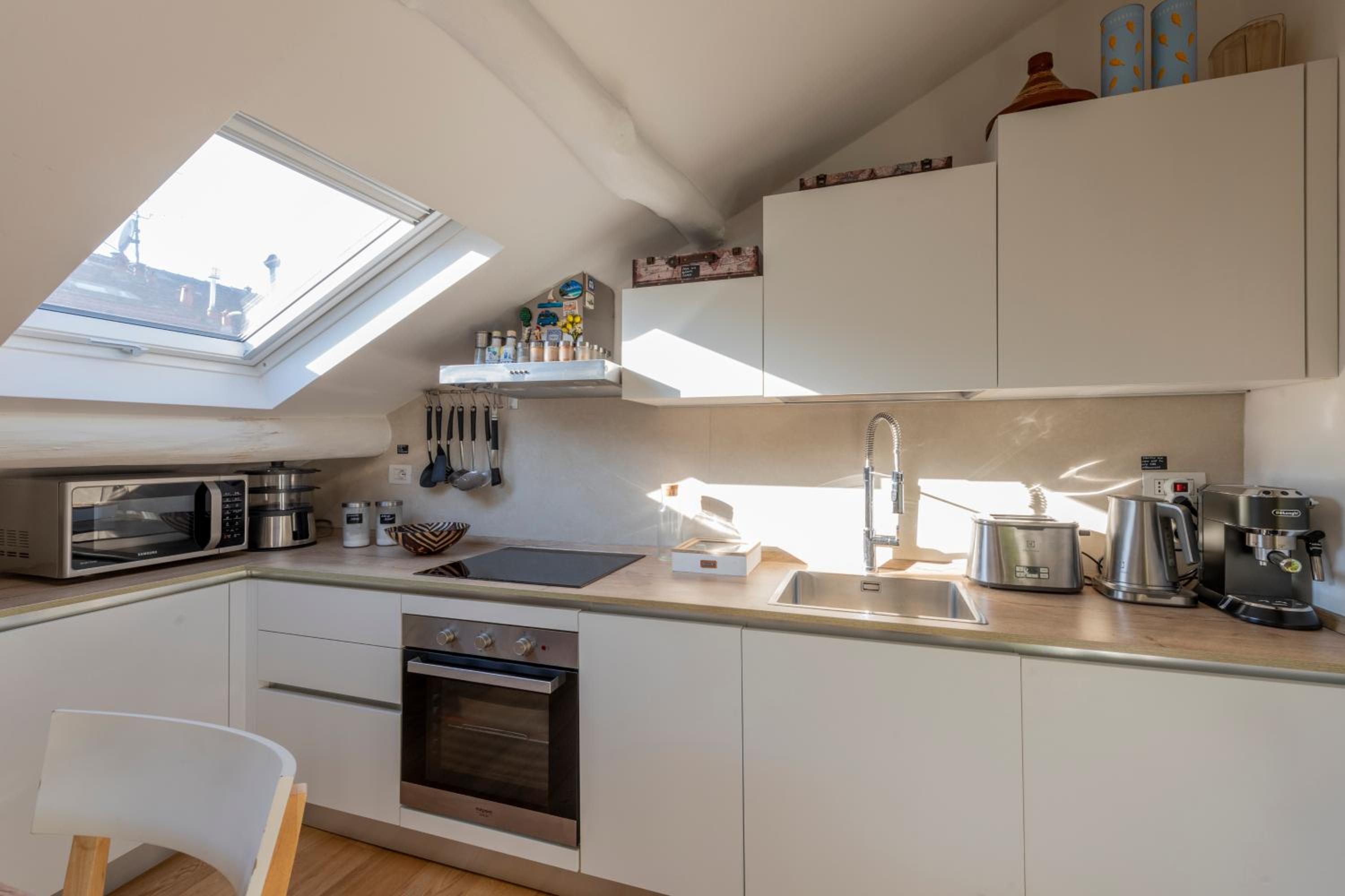 Bright mini studio in the heart of Milan