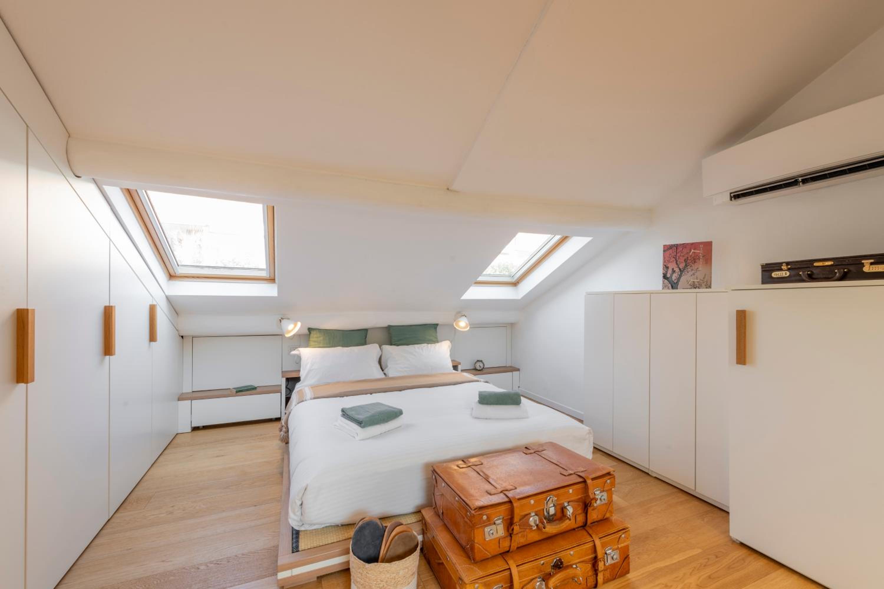 Bright mini studio in the heart of Milan
