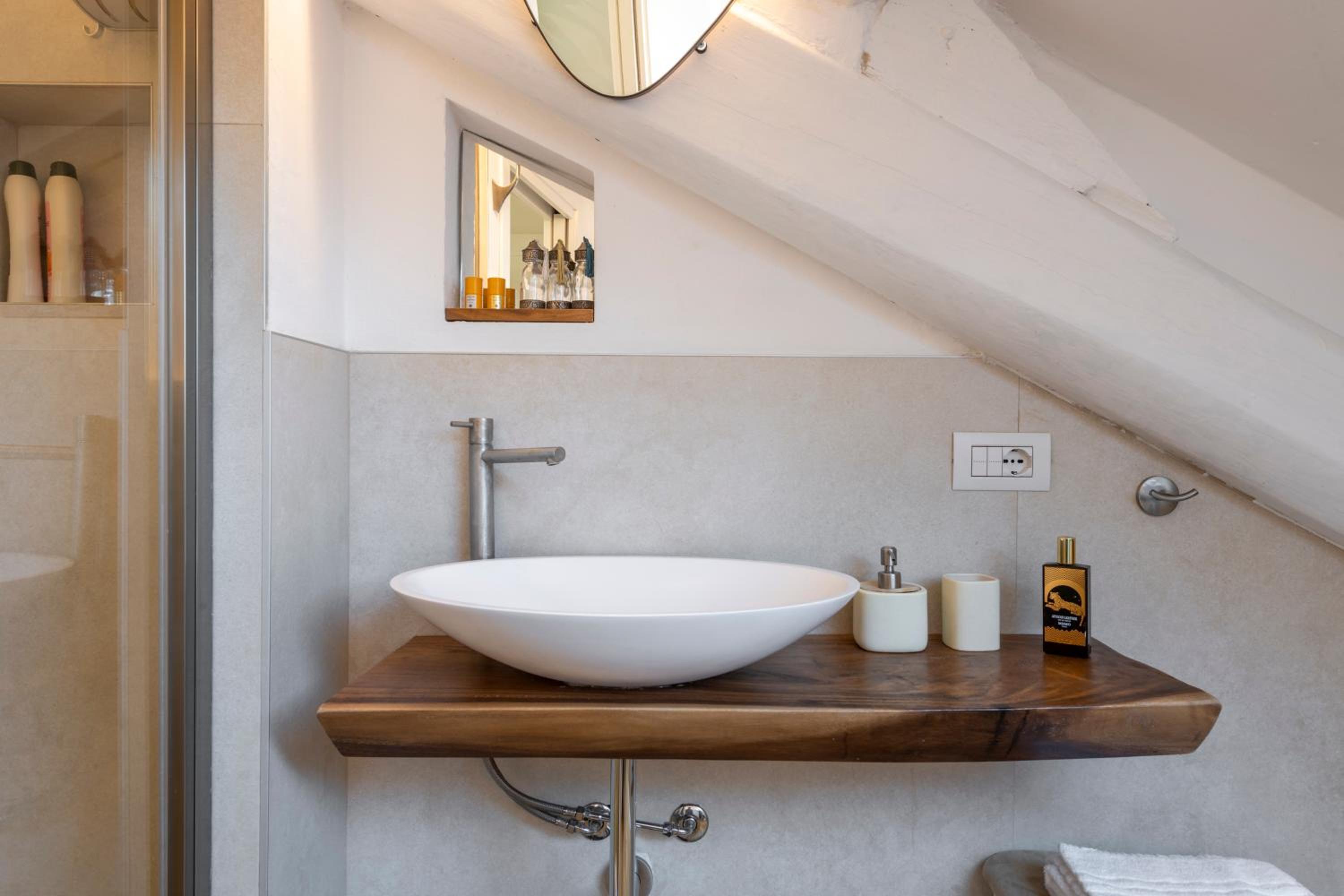 Bright mini studio in the heart of Milan