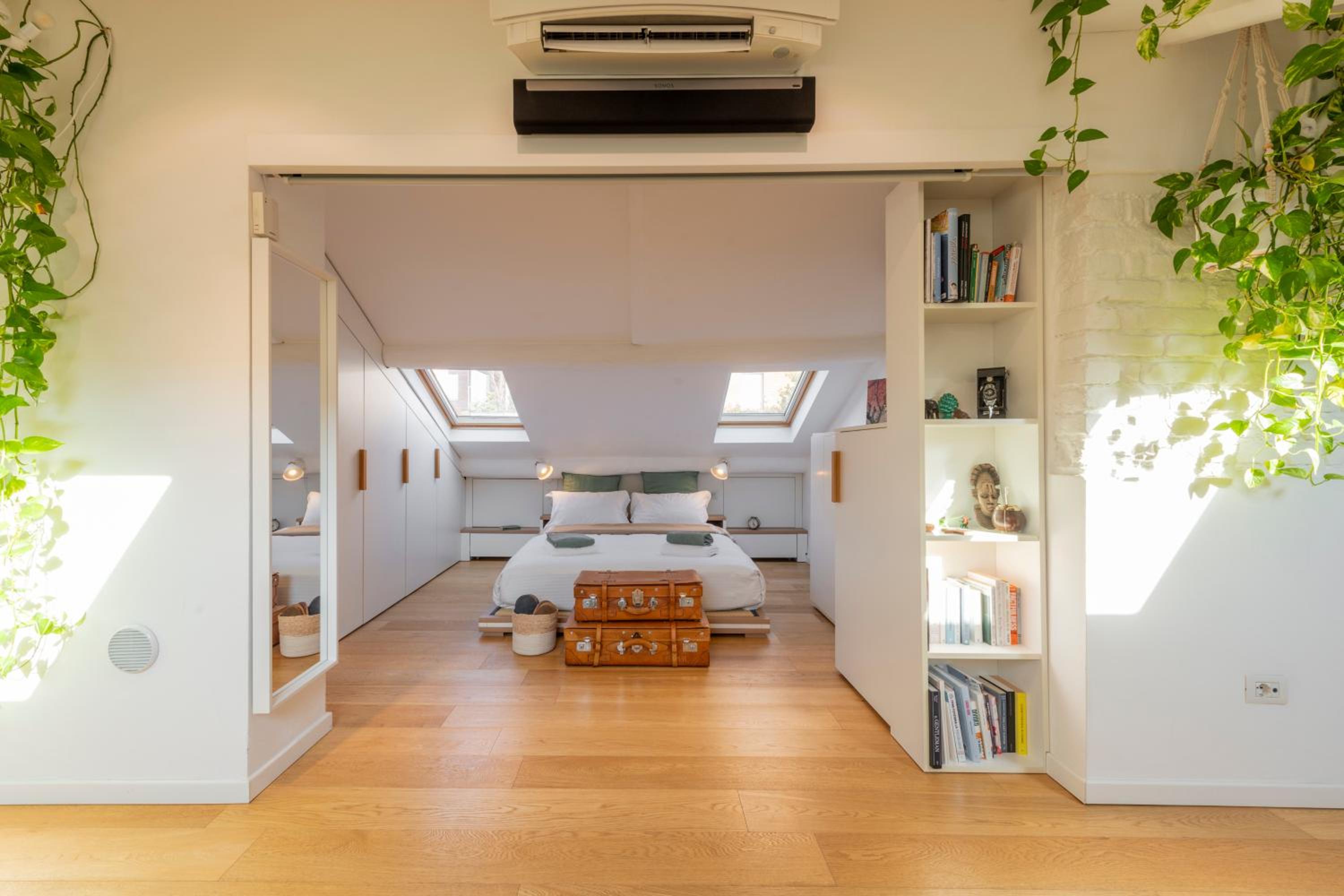 Bright mini studio in the heart of Milan