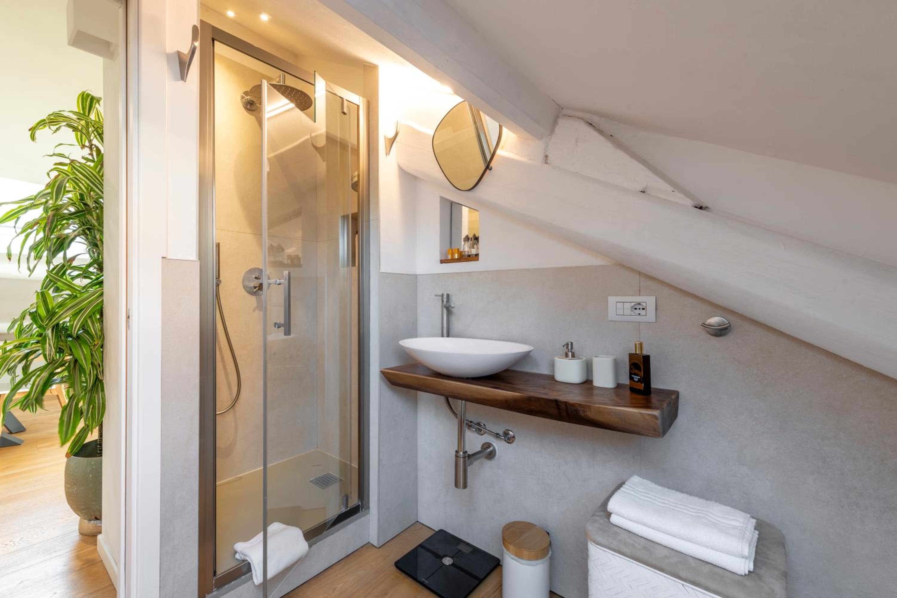 Bright mini studio in the heart of Milan