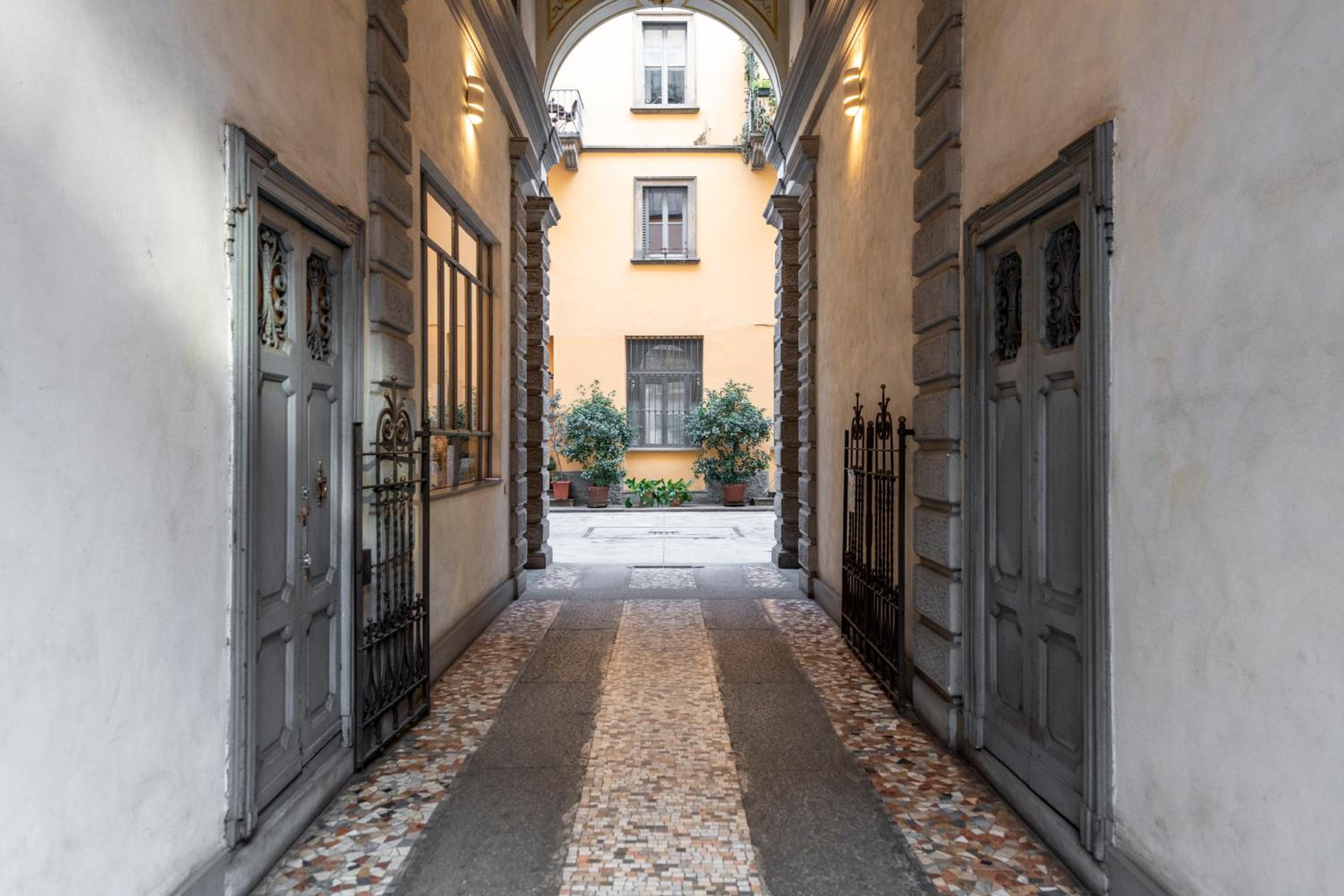 Bright mini studio in the heart of Milan