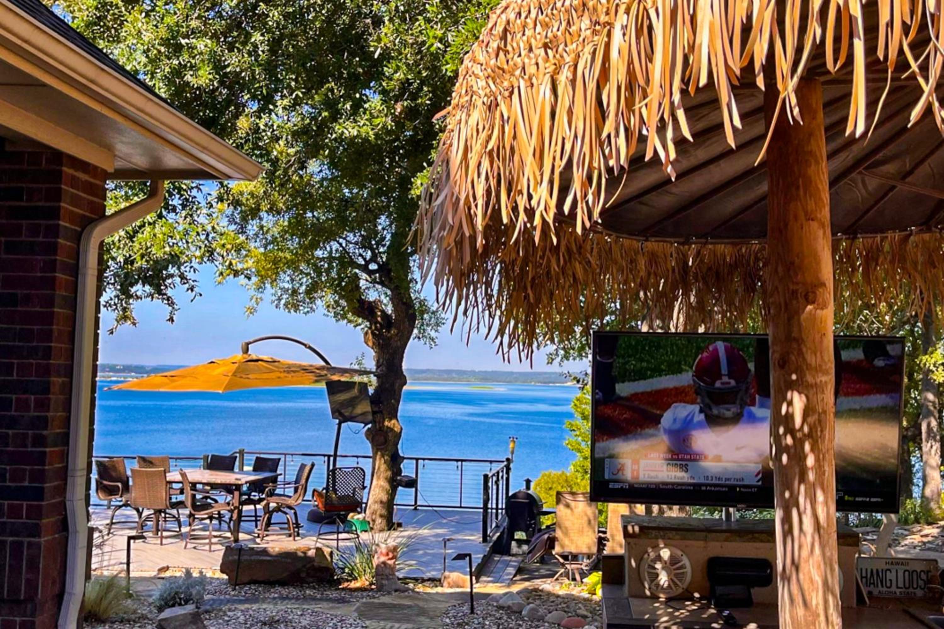 Lakefront Estate Stunning Views, Deck, Bar and Dock