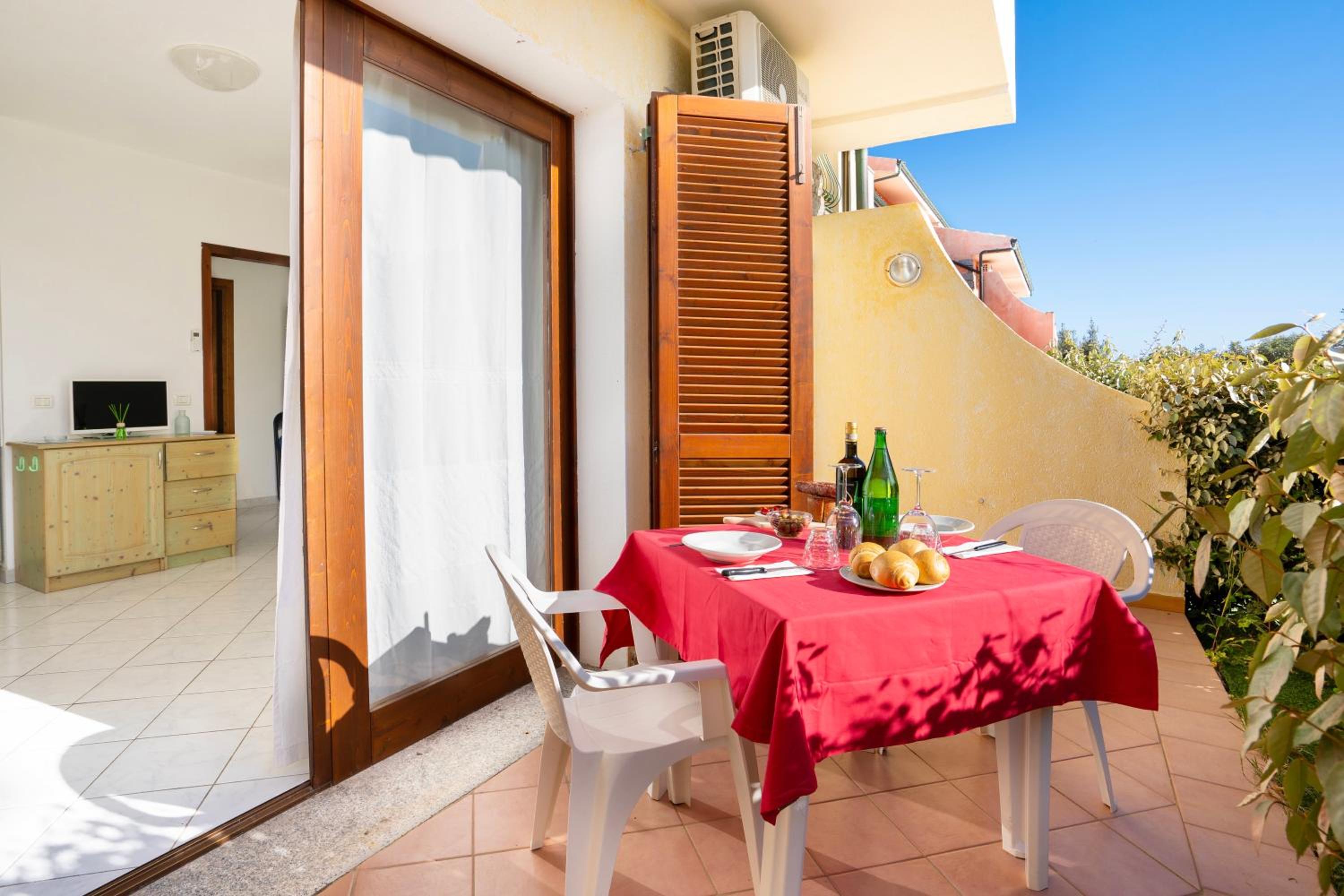ISA-Residence with swimming-pool in Badesi