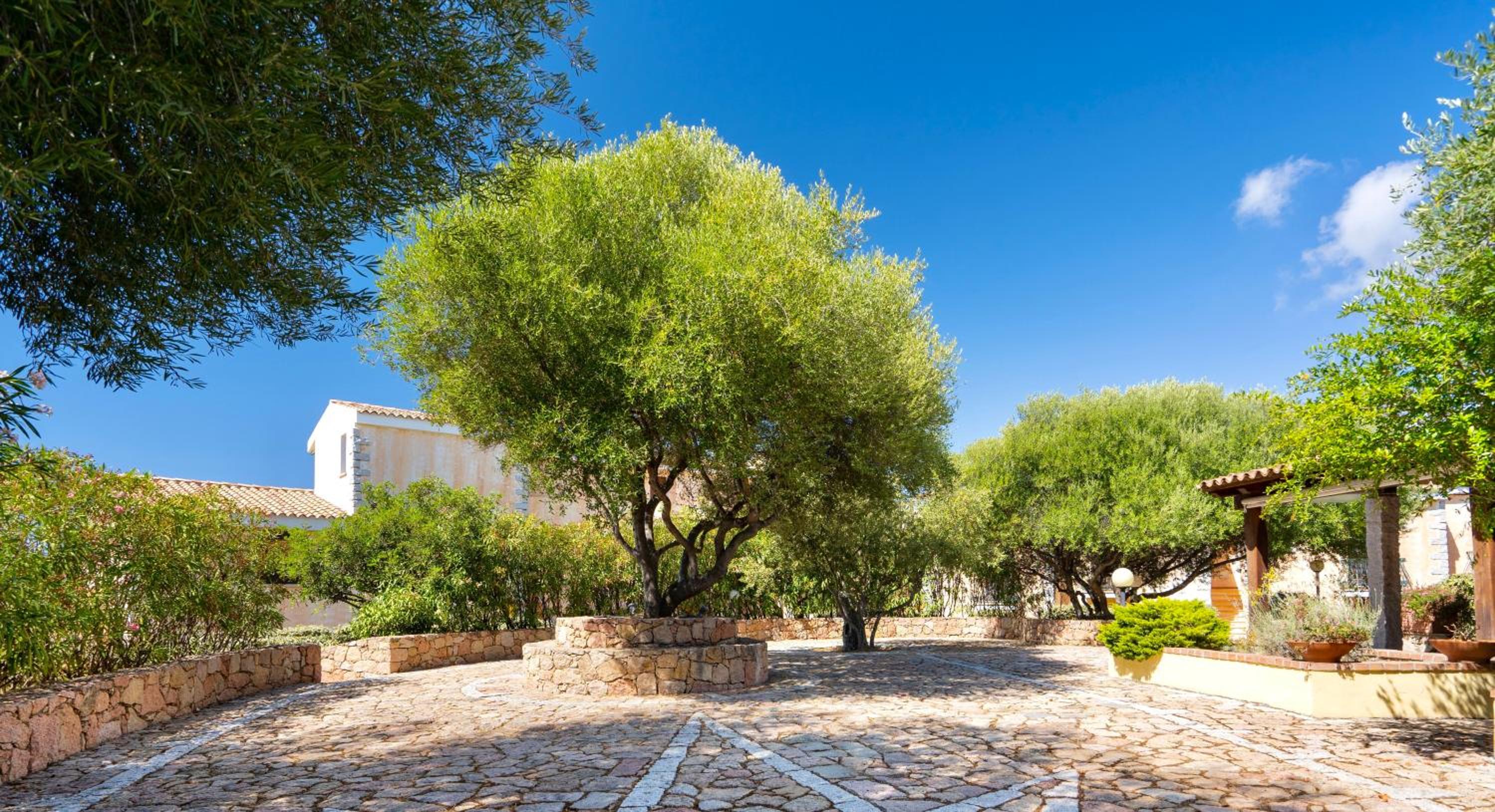 ISA-Residence with swimming-pool in Badesi