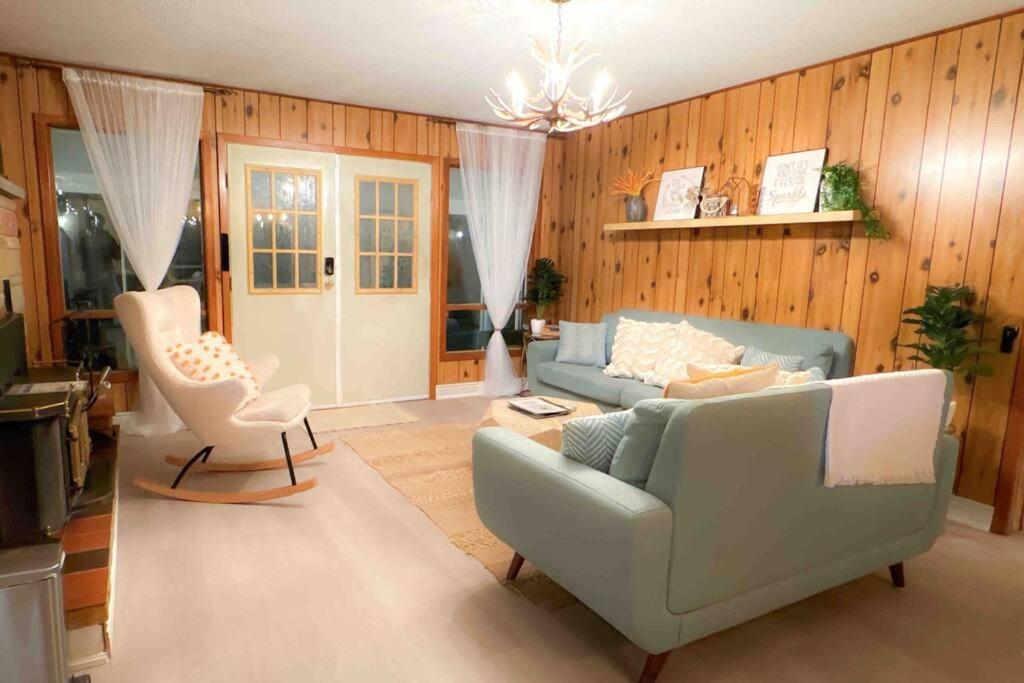 Private Riverfront Cottage in Muskoka - The MARA
