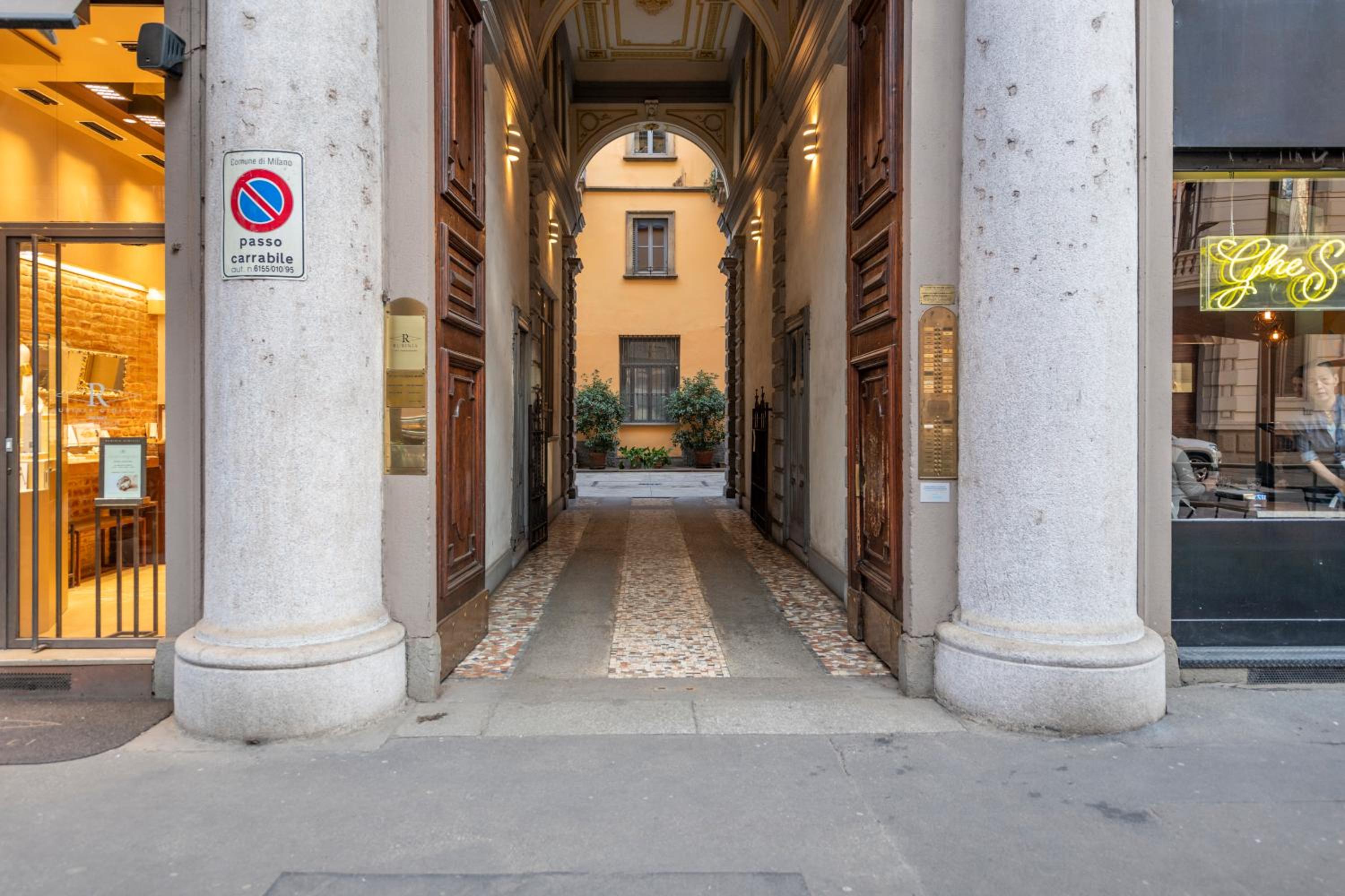 Bright mini studio in the heart of Milan