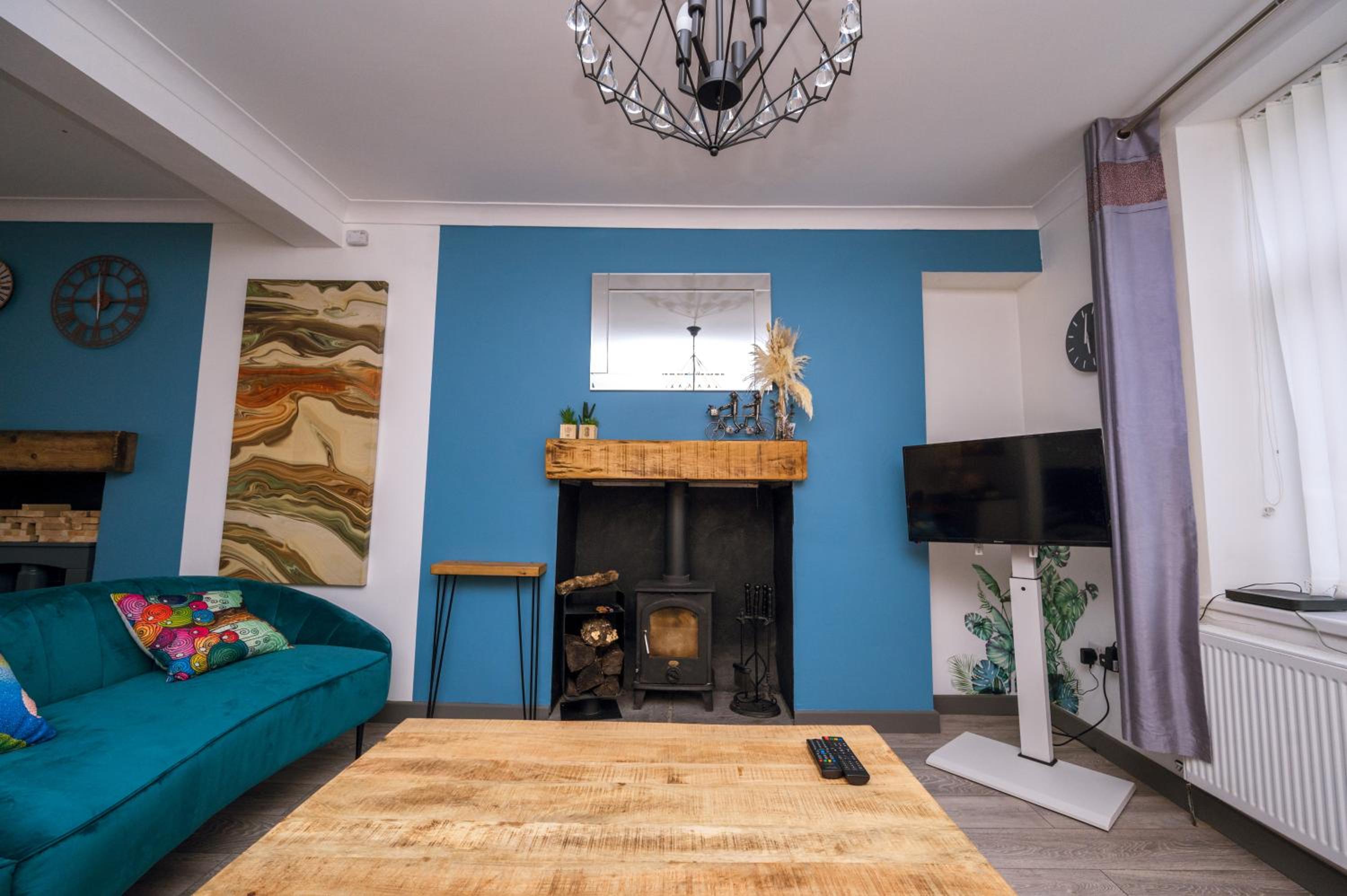 Cosy Afan Forest Retreat Trails, Beach & Pub view 5