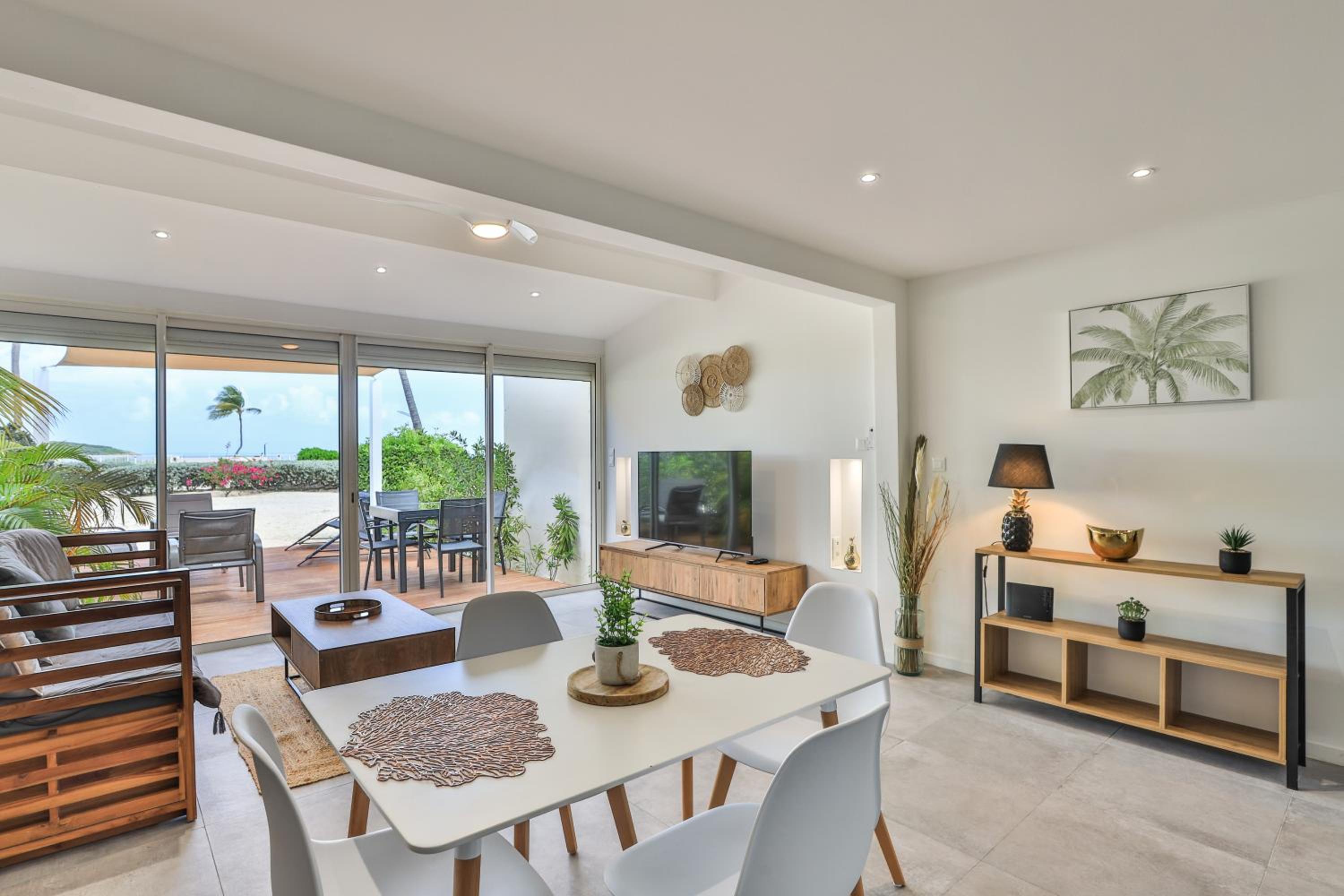 Baie Nettle Beach Club 3230 view 2