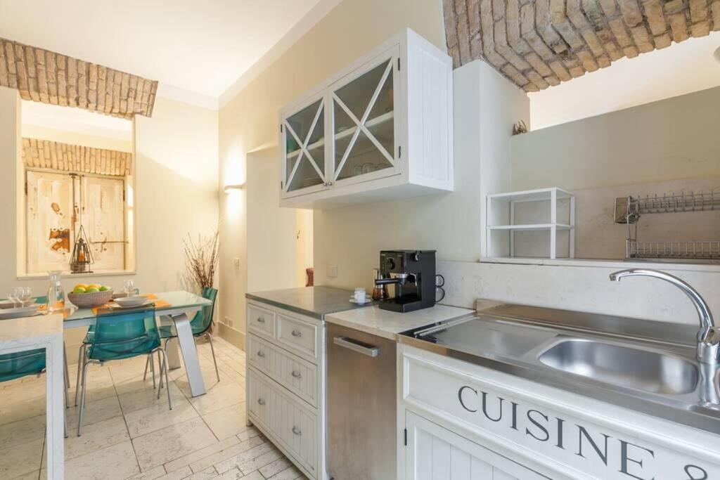 BORGO PIO - quite and spacious apt