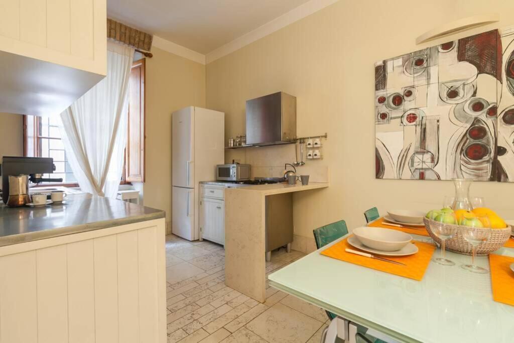 BORGO PIO - quite and spacious apt