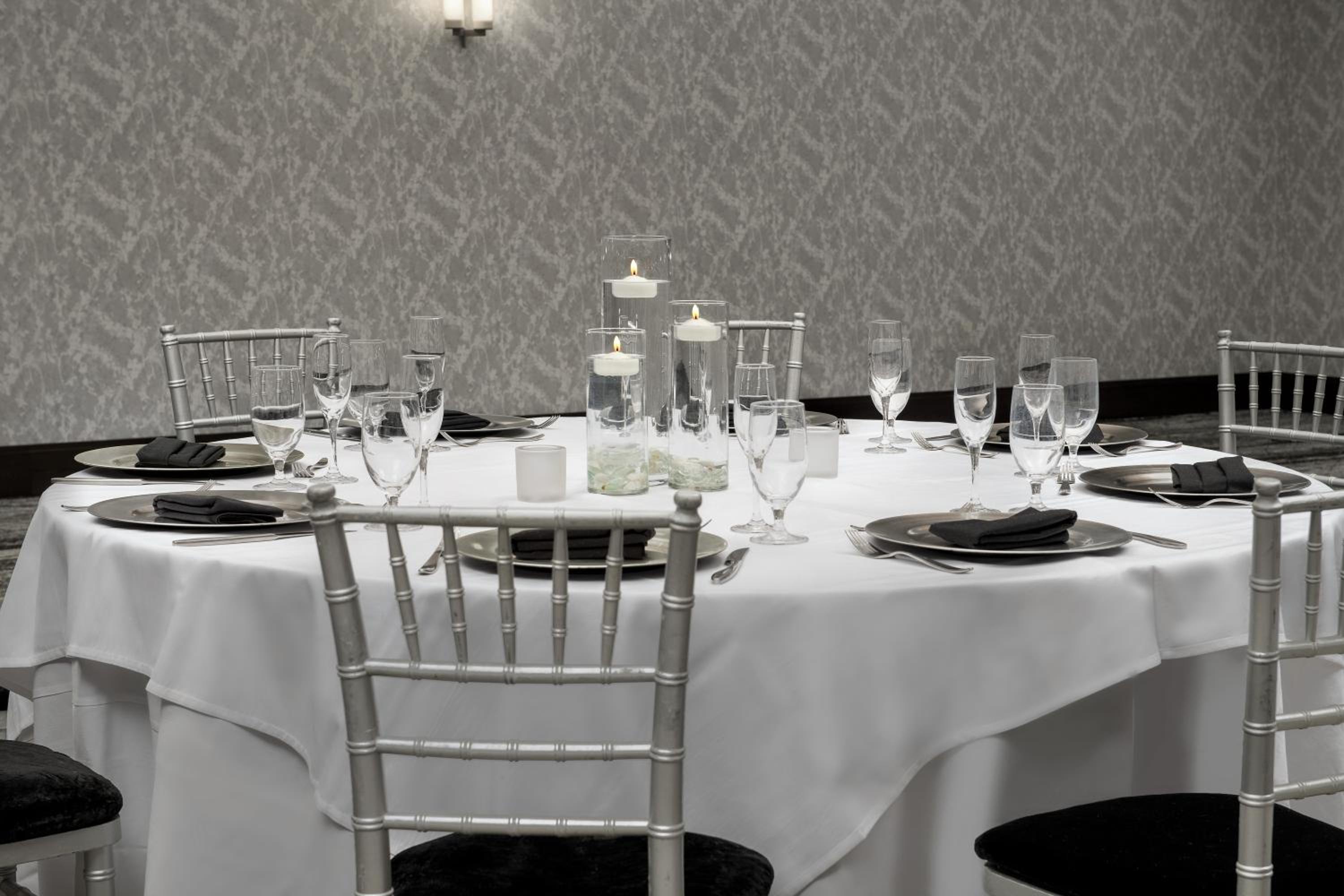 Springfield Vacations - Embassy Suites Springfield - Property Image 81