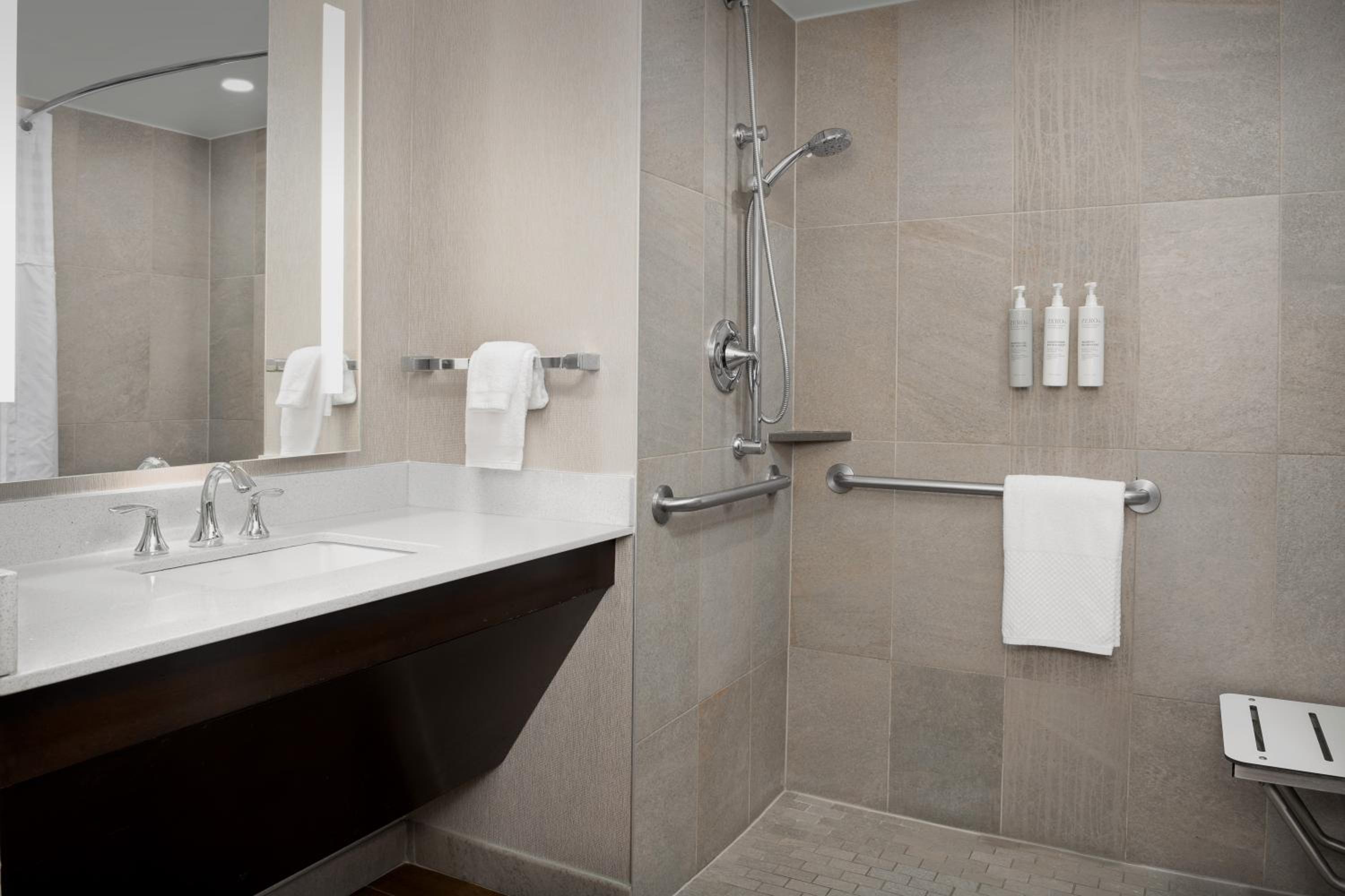 Springfield Vacations - Embassy Suites Springfield - Property Image 68