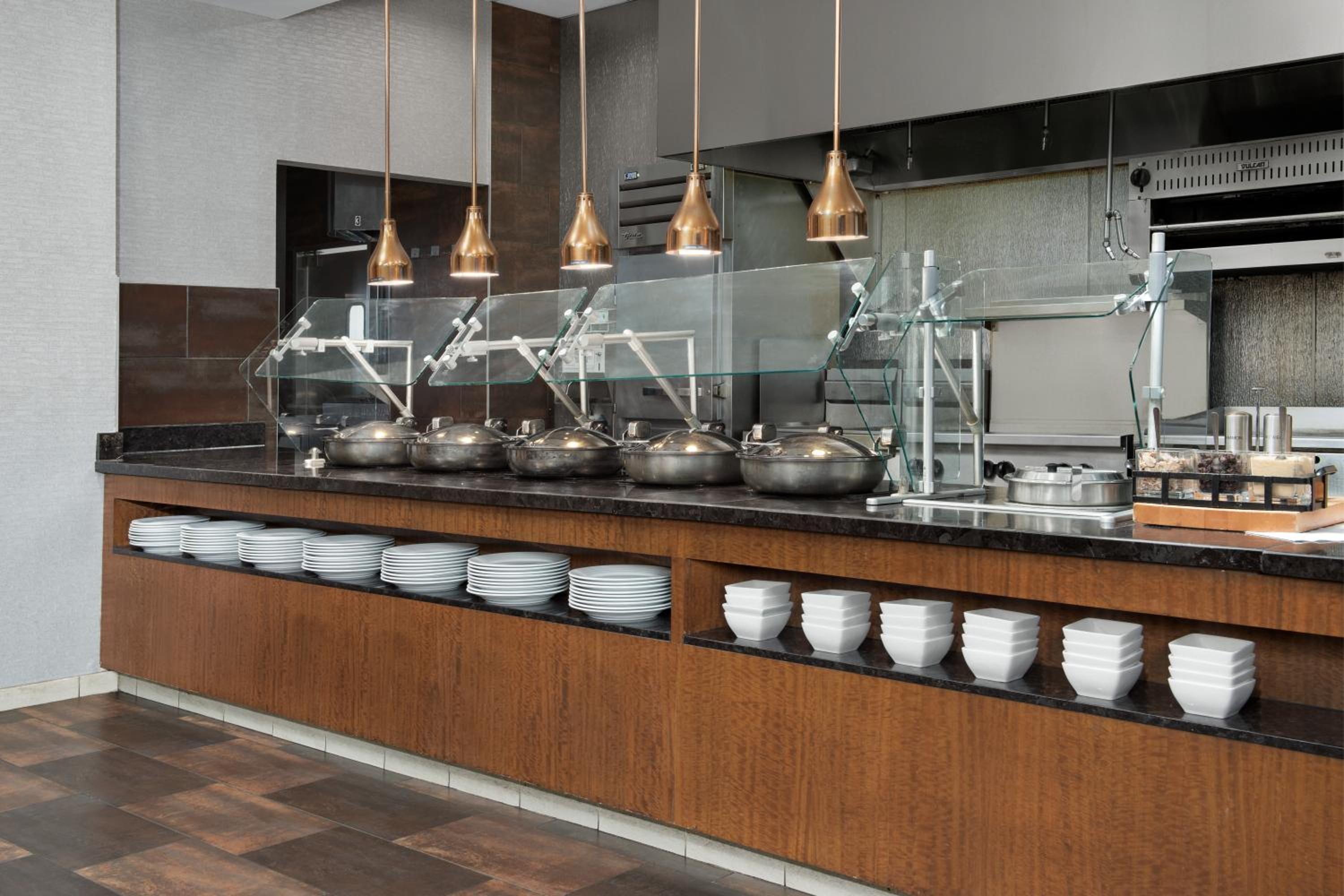 Springfield Vacations - Embassy Suites Springfield - Property Image 28