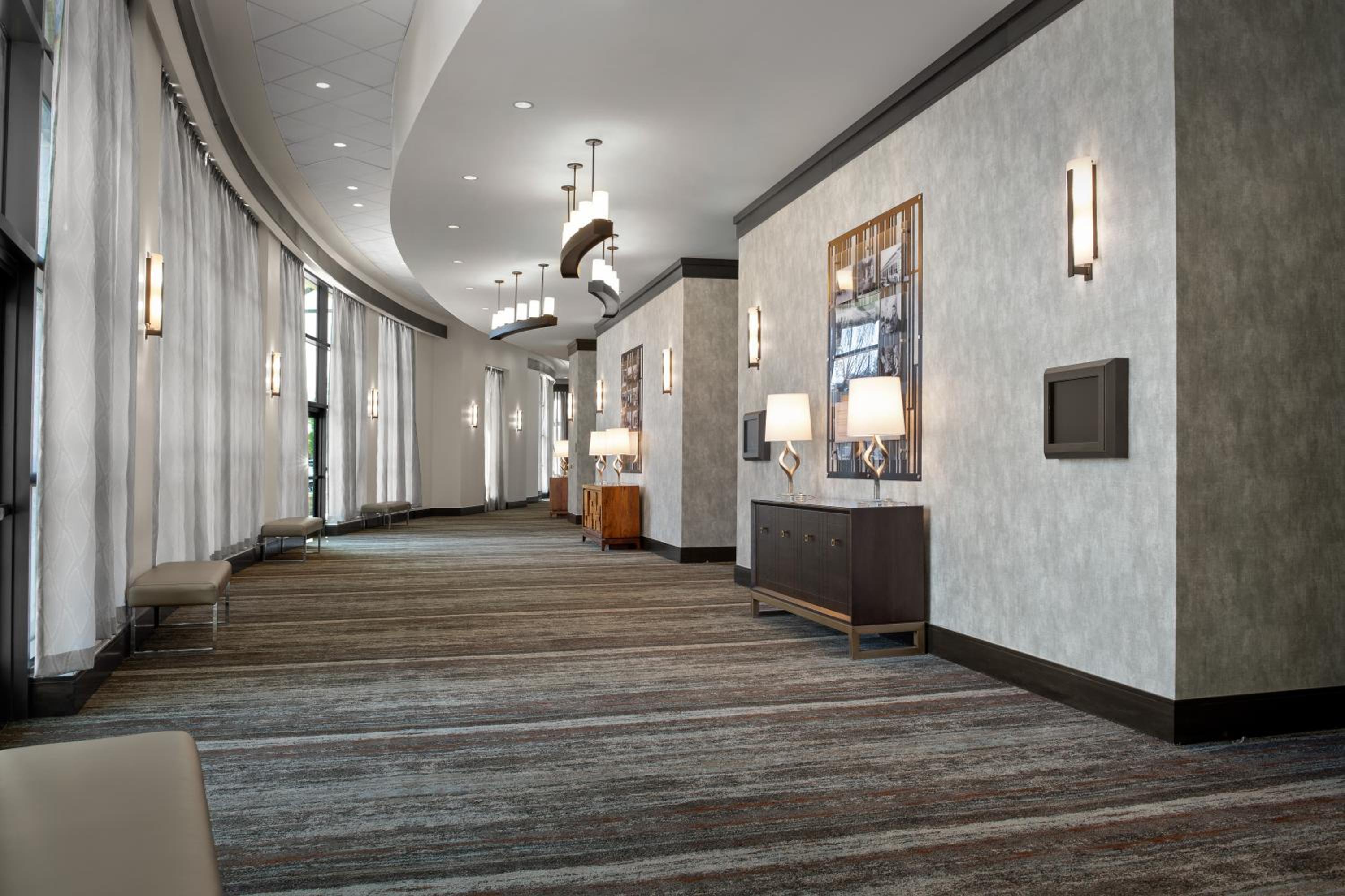 Springfield Vacations - Embassy Suites Springfield - Property Image 83