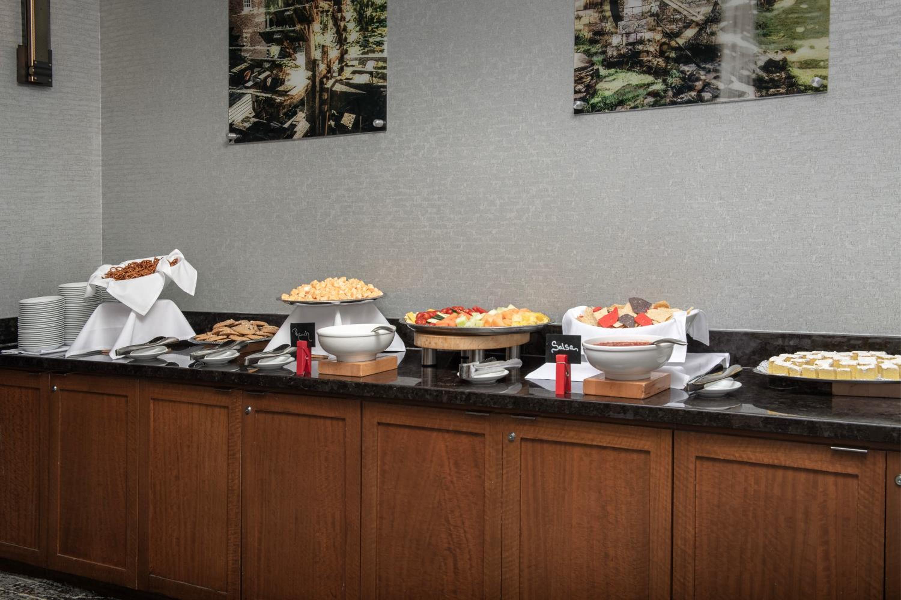 Springfield Vacations - Embassy Suites Springfield - Property Image 24