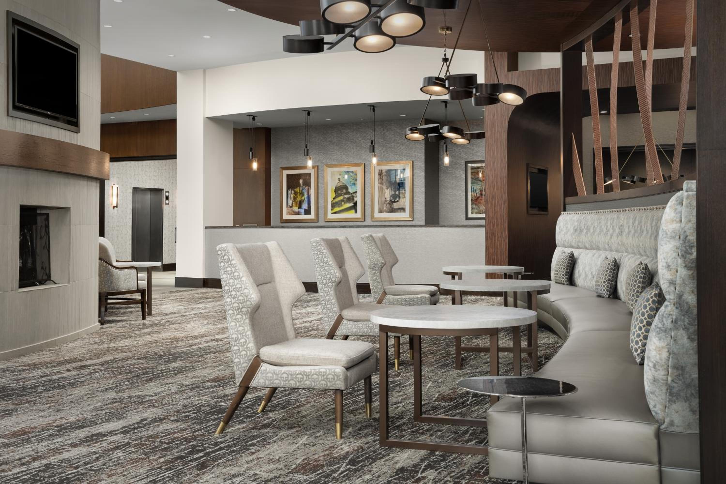 Springfield Vacations - Embassy Suites Springfield - Property Image 37