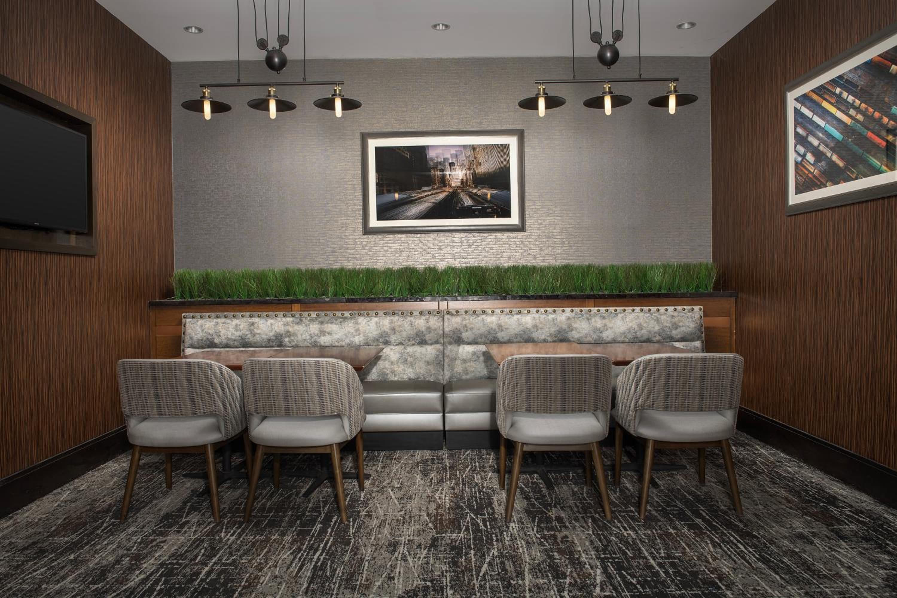 Springfield Vacations - Embassy Suites Springfield - Property Image 33