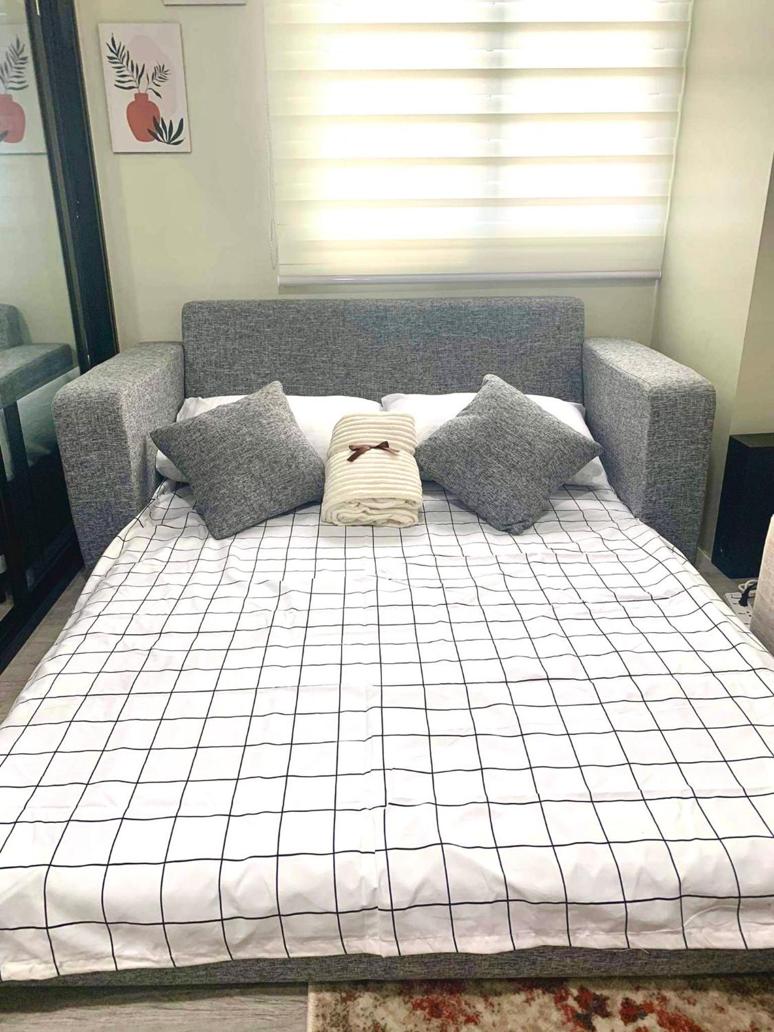 2 Bedroom Condo with Queen bed, Swimming Pool, free Netflix and Wifi view 5