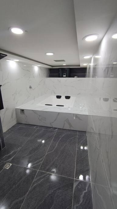 Casa con ambiente familiar- Jacuzzi privado