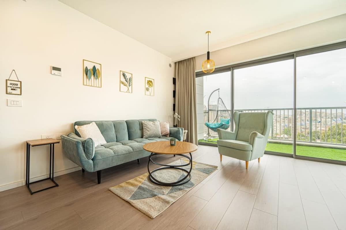 Spacious 1 Bedroom in Savyon View - Isrentals view 5