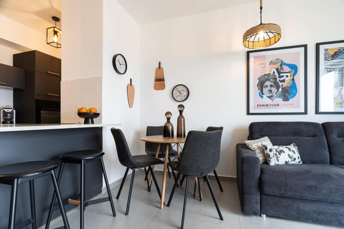 Exclusive 1 Bdm Apartment Parking City Center