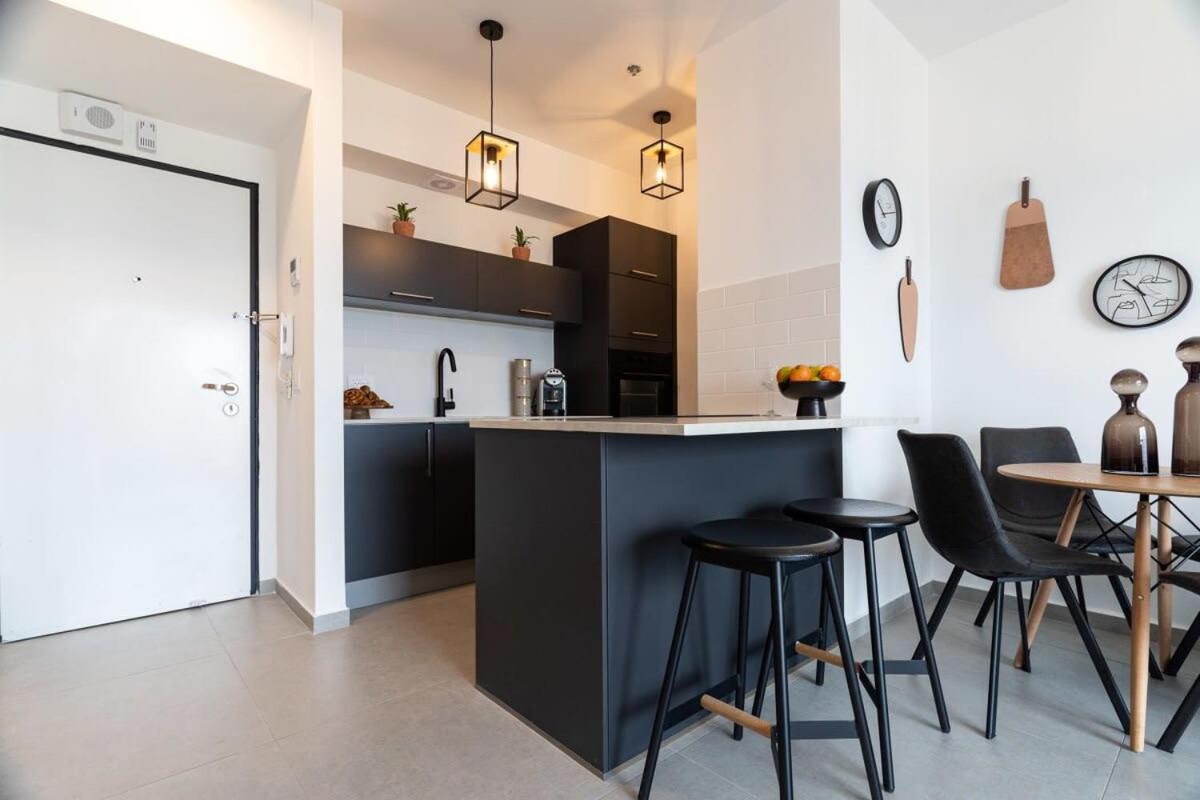 Exclusive 1 Bdm Apartment Parking City Center