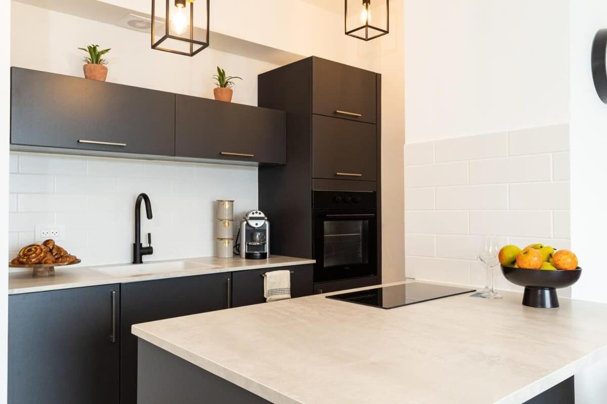 Exclusive 1 Bdm Apartment Parking City Center