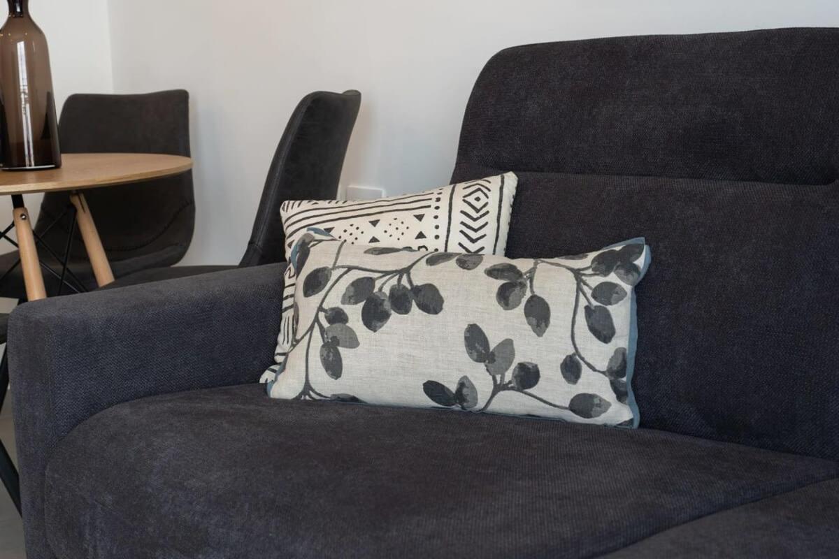 Exclusive 1 Bdm Apartment Parking City Center