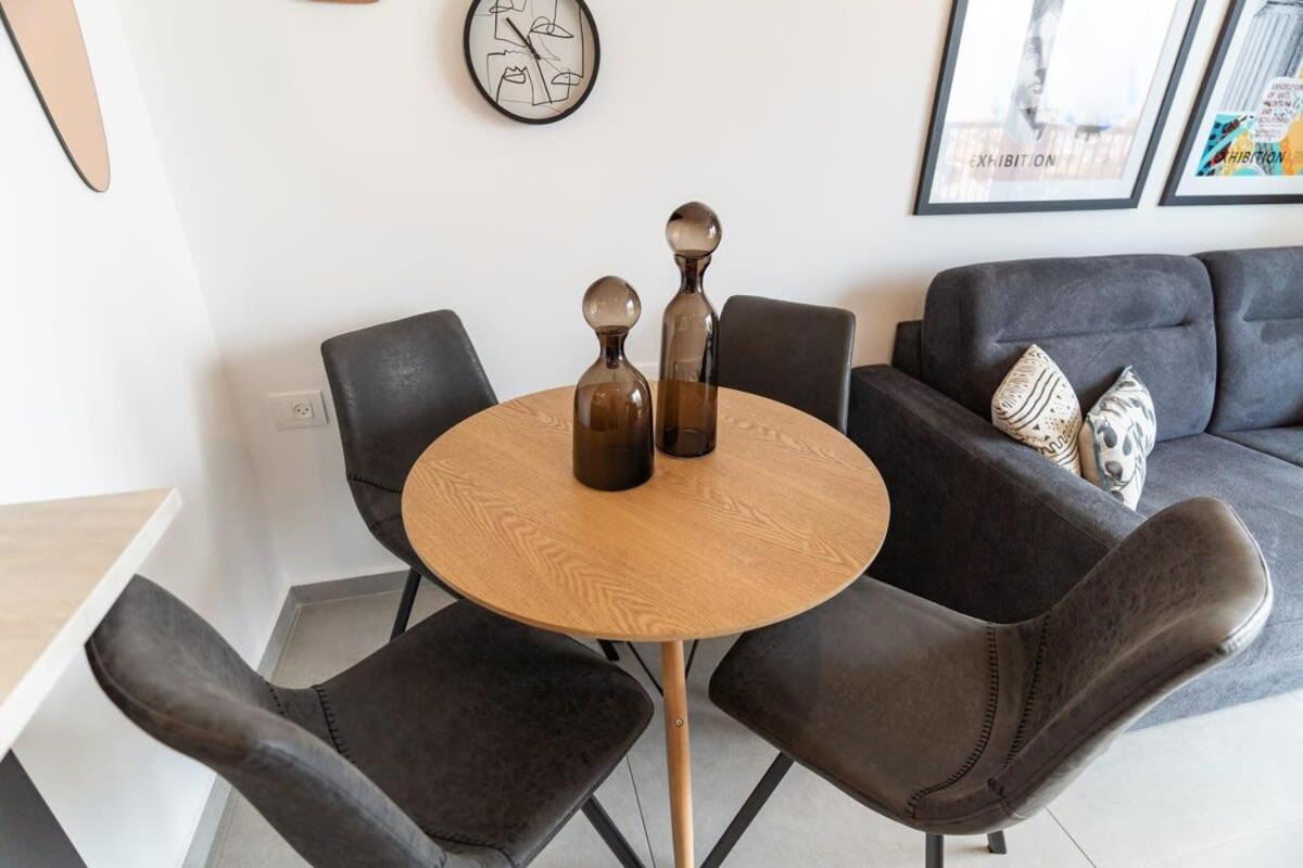 Exclusive 1 Bdm Apartment Parking City Center
