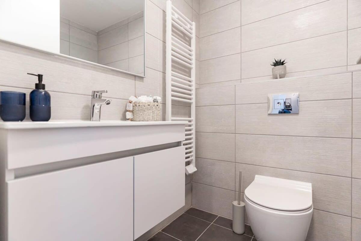 Exclusive 1 Bdm Apartment Parking City Center