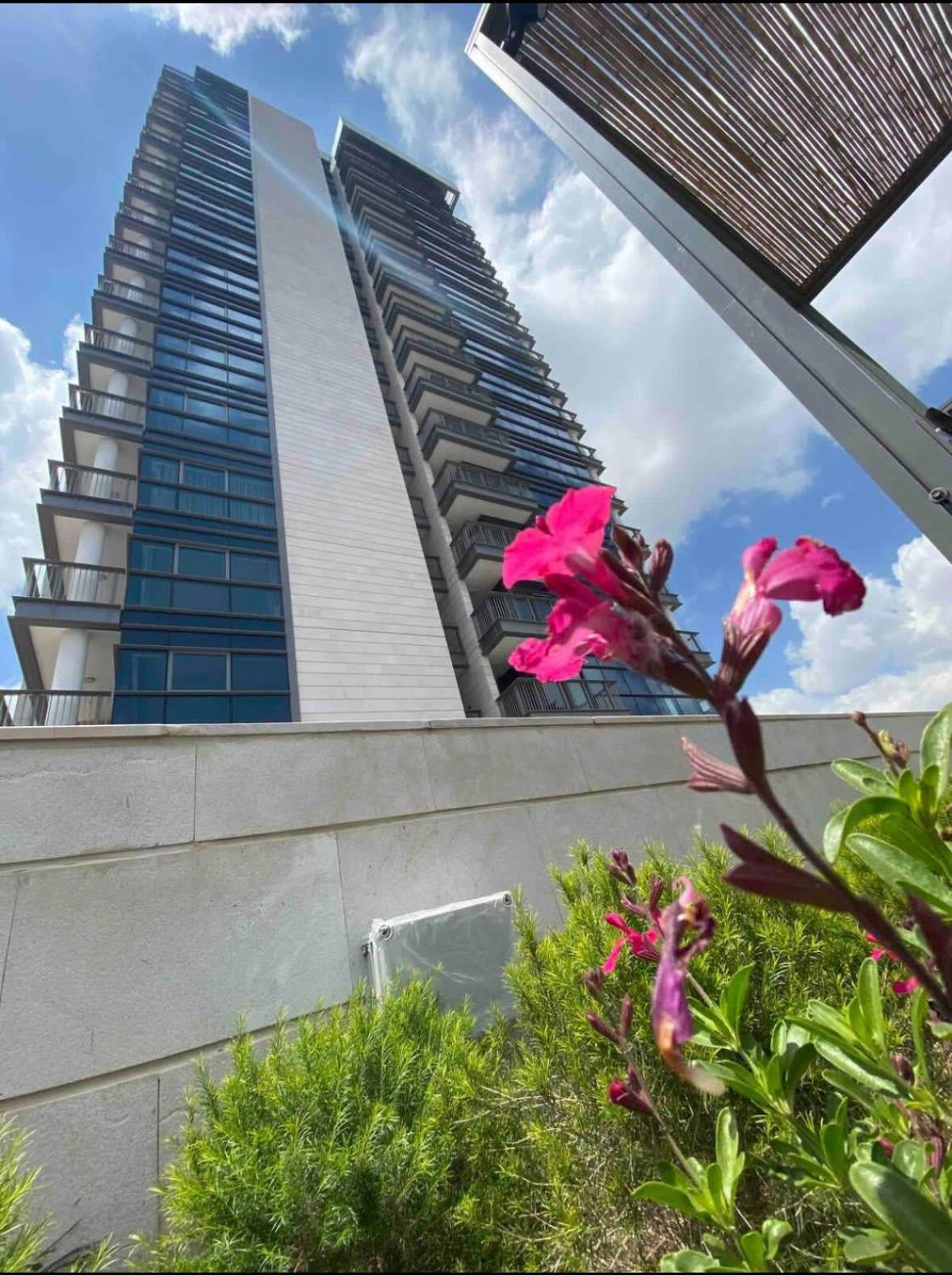 Exclusive 1 Bdm Apartment Parking City Center