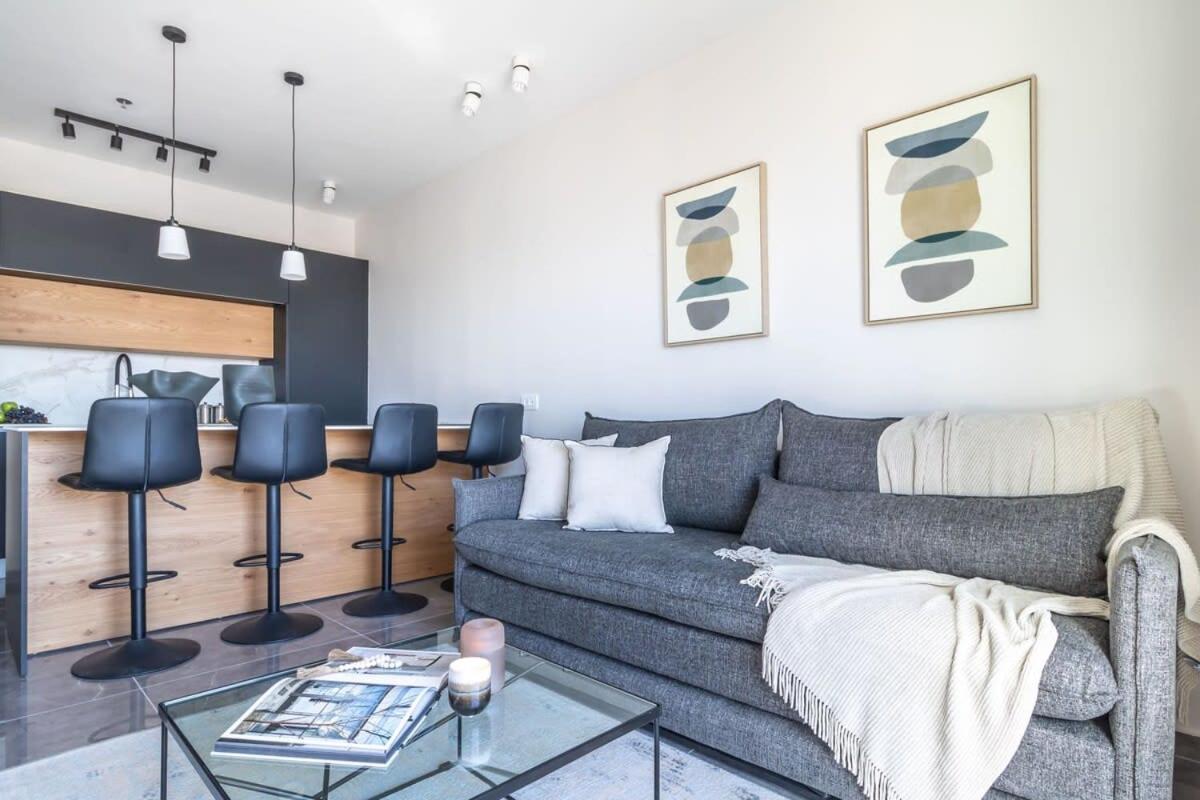 1 Bedroom Savyon View - Isrentals view 5