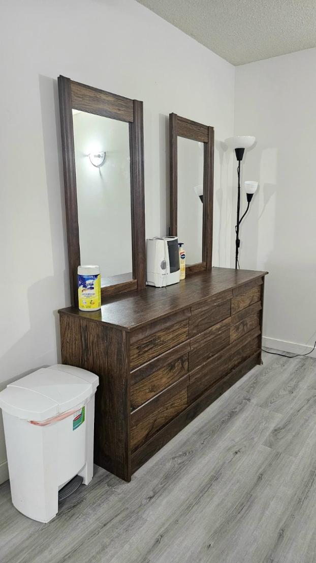 Bright and Cozy Room with Free Parking
