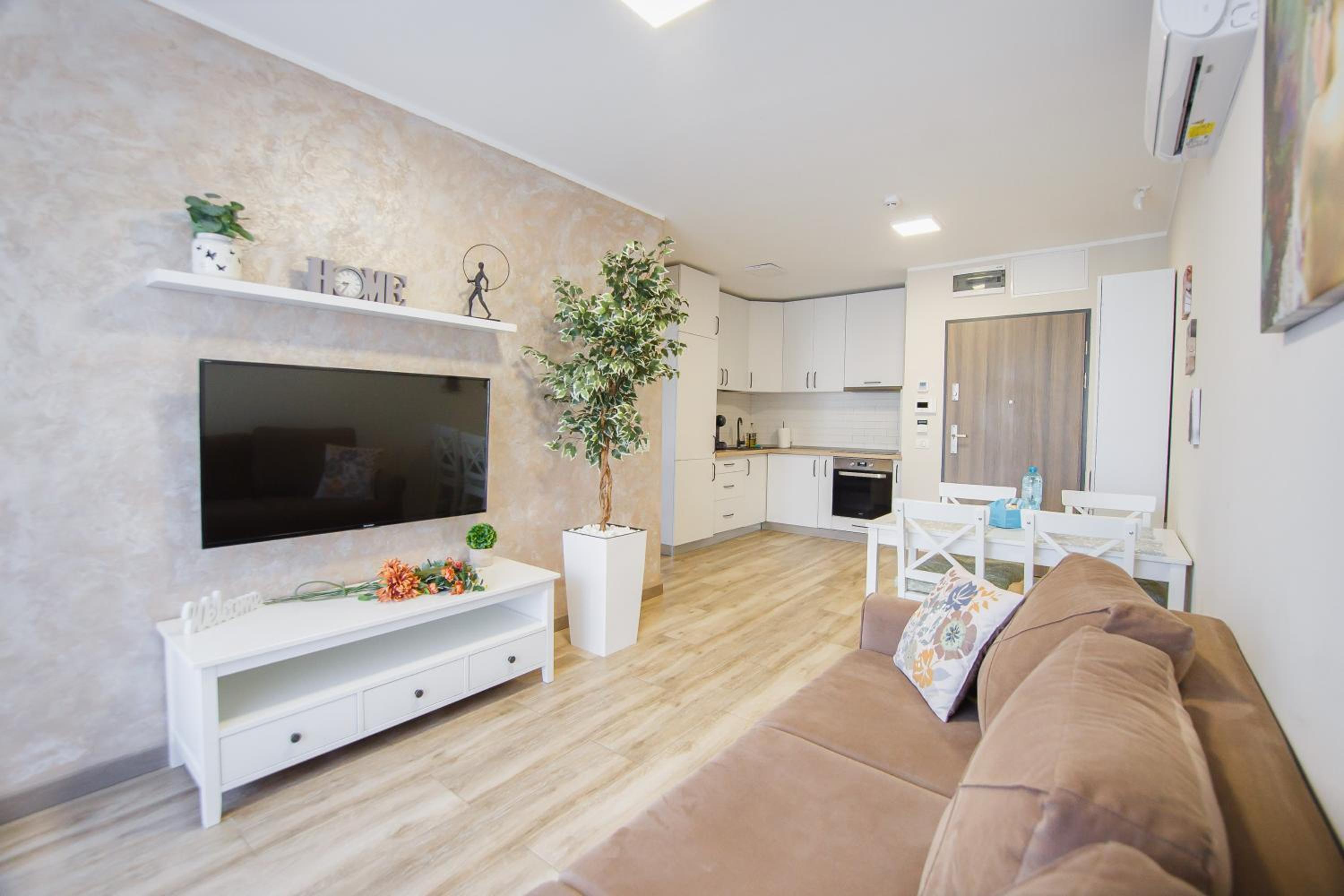 Cappuccino Colors at West Residence view 4