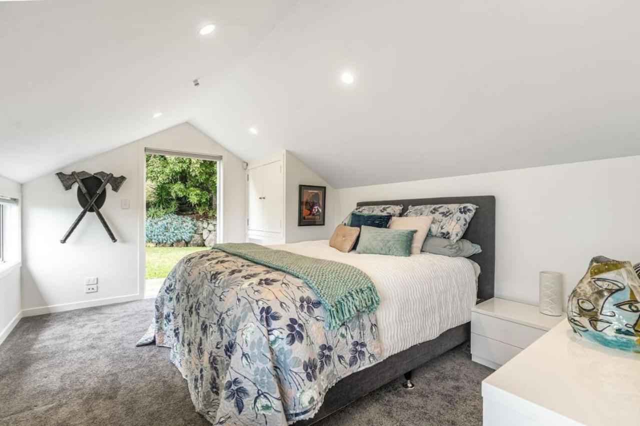 Artistic Mount Vic Villa view 4