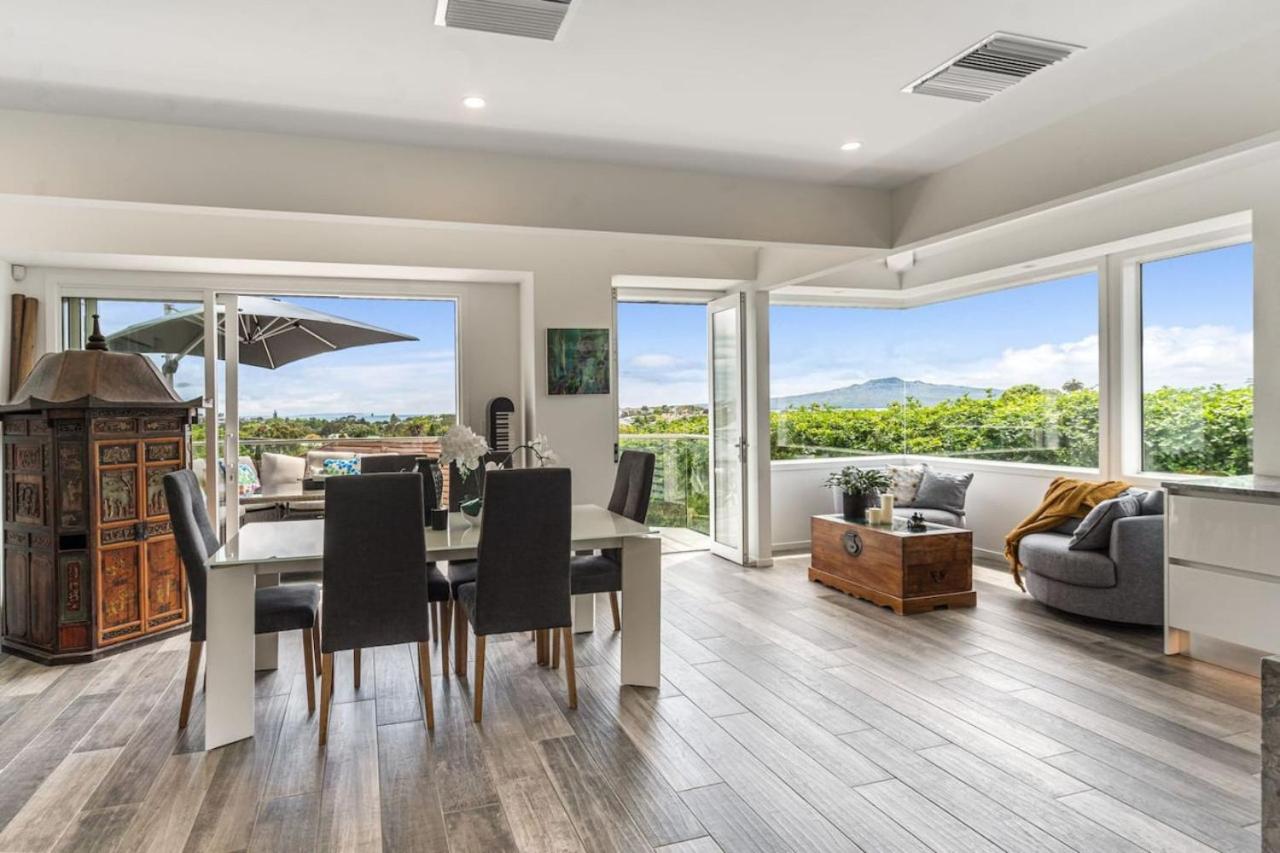 Artistic Mount Vic Villa view 5