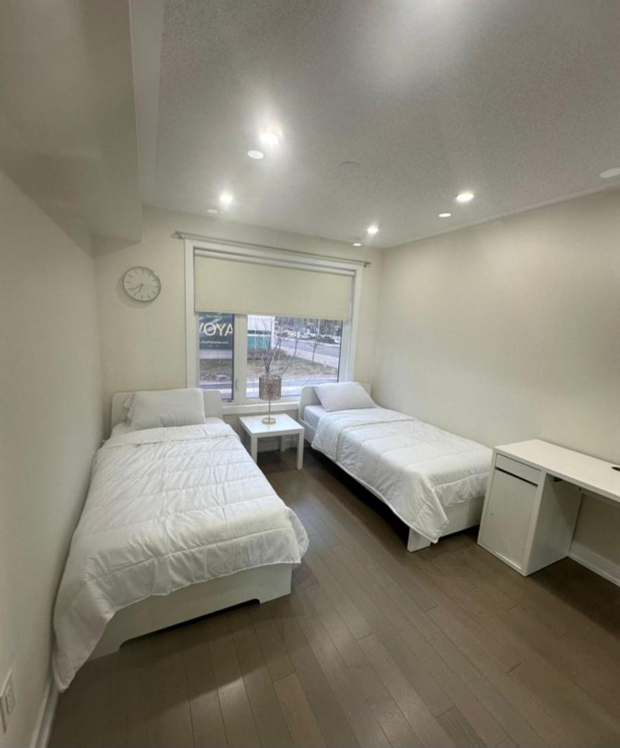 Modern Luxury 3 bed rooms House in Toronto Mississauga