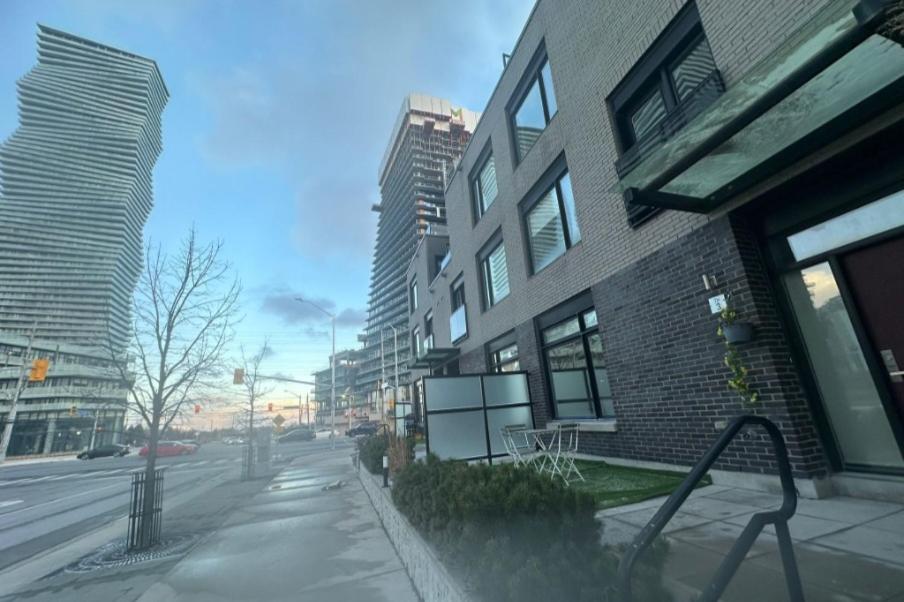 Modern Luxury 3 bed rooms House in Toronto Mississauga