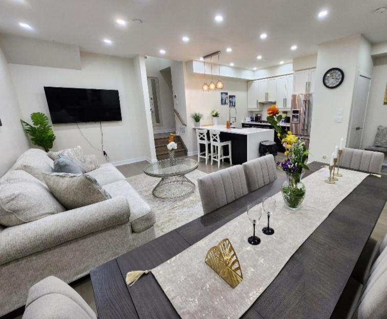 Modern Luxury 3 bed rooms House in Toronto Mississauga