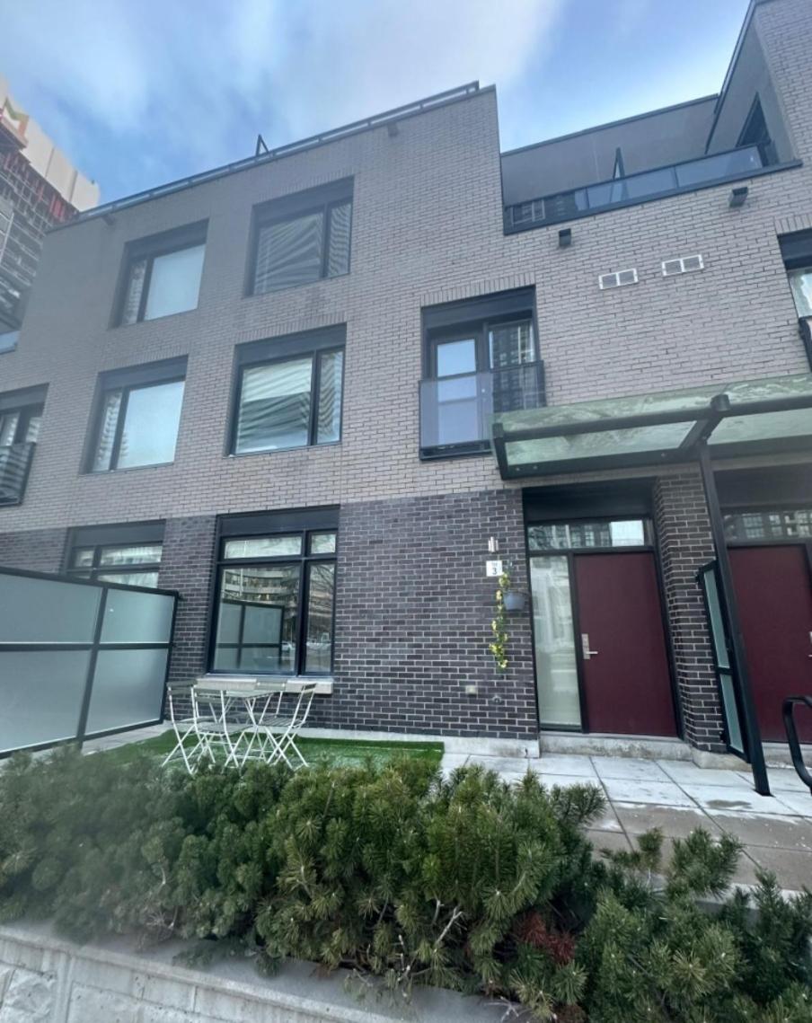 Modern Luxury 3 bed rooms House in Toronto Mississauga