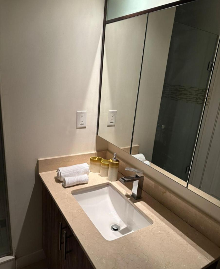 Modern Luxury 3 bed rooms House in Toronto Mississauga