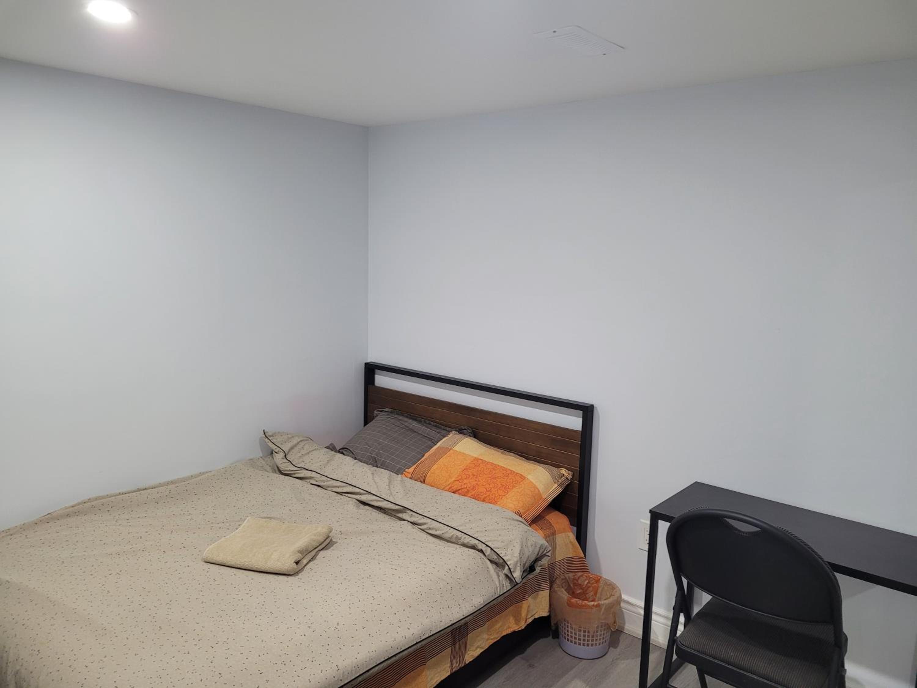 Cozy Room in a Quiet Neighbourhood