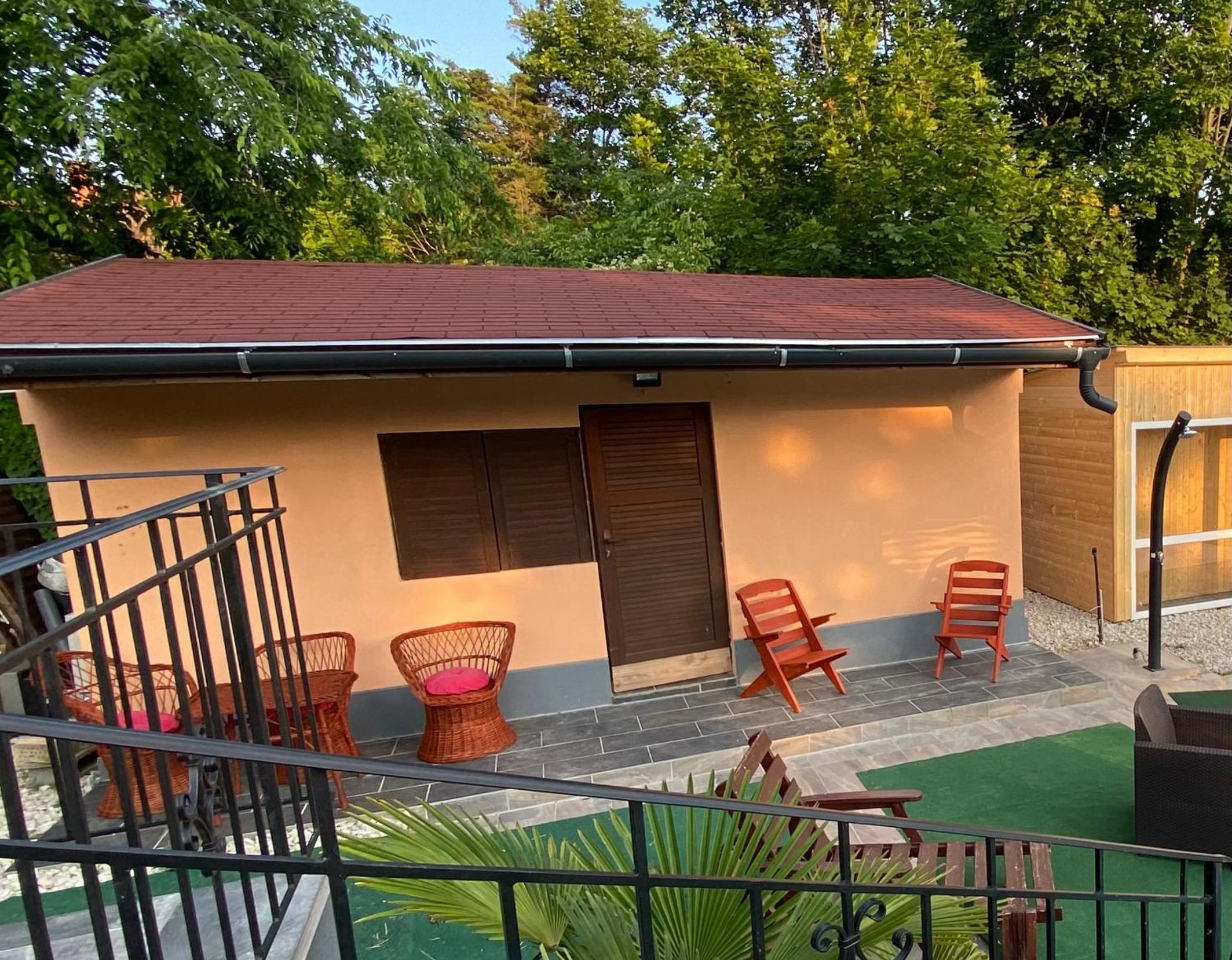Babér Apartmanház Balatonakarattya